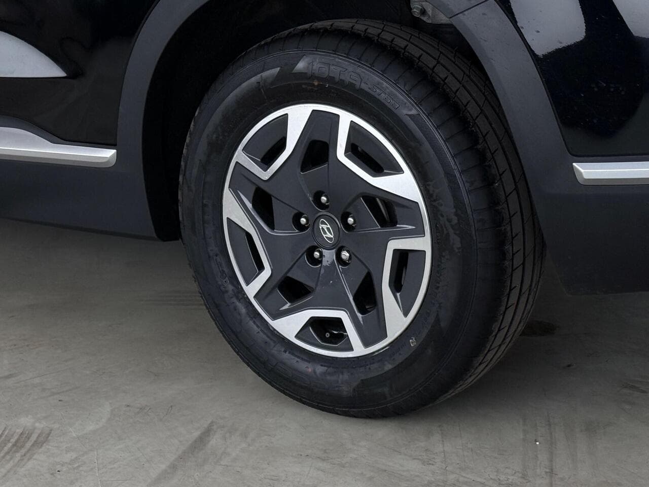 Hyundai Santa Fe thumbnail Wheel