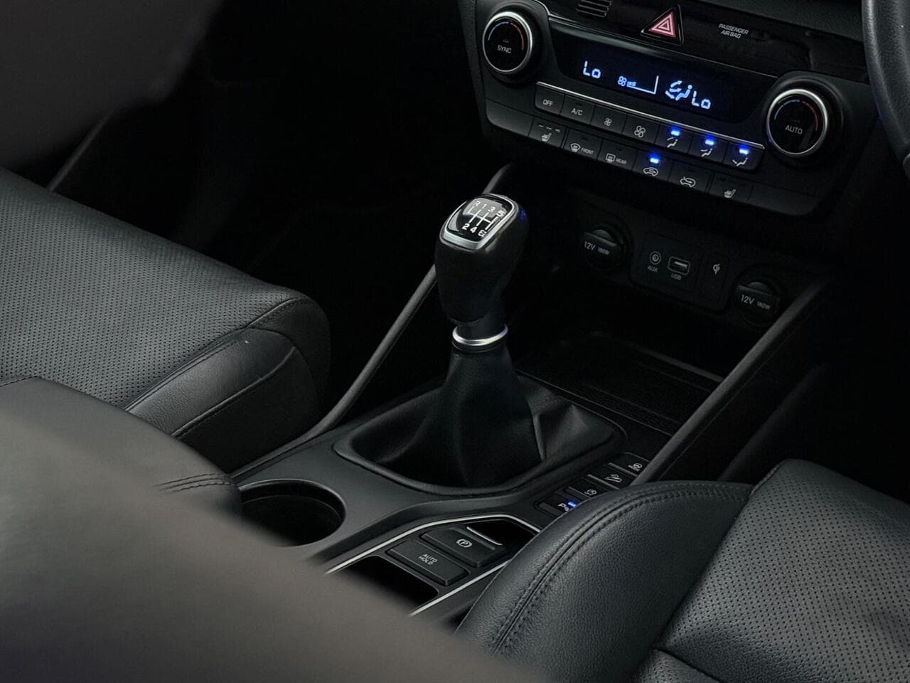 Hyundai TUCSON thumbnail Interior Front