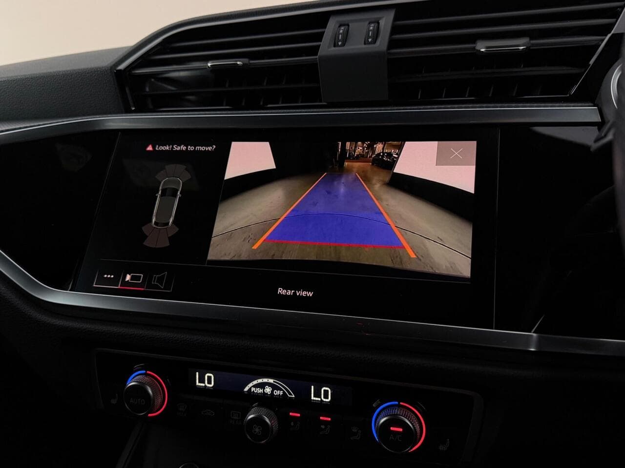 Audi Q3 thumbnail Infotainment System