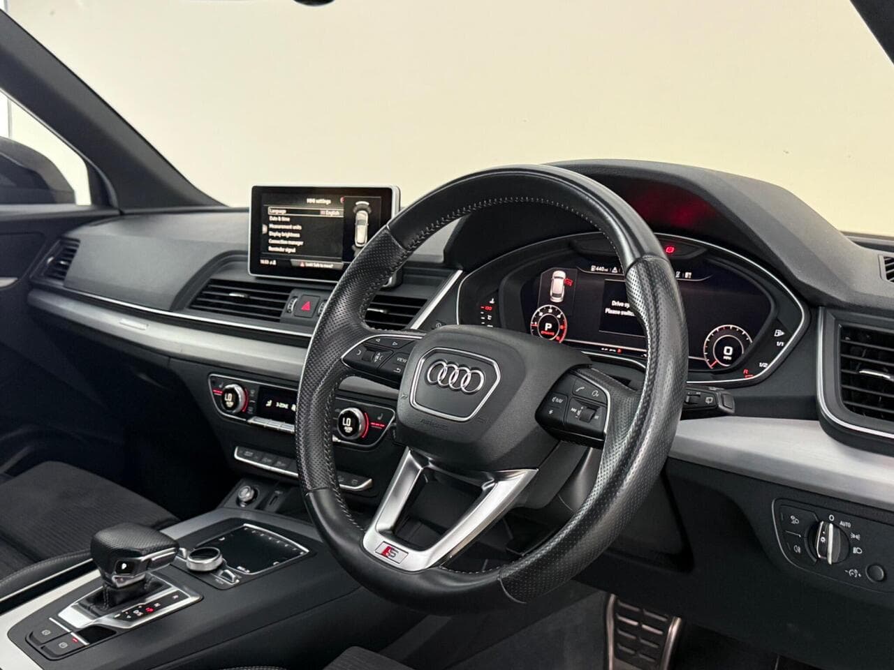Audi Q5 thumbnail Interior Front