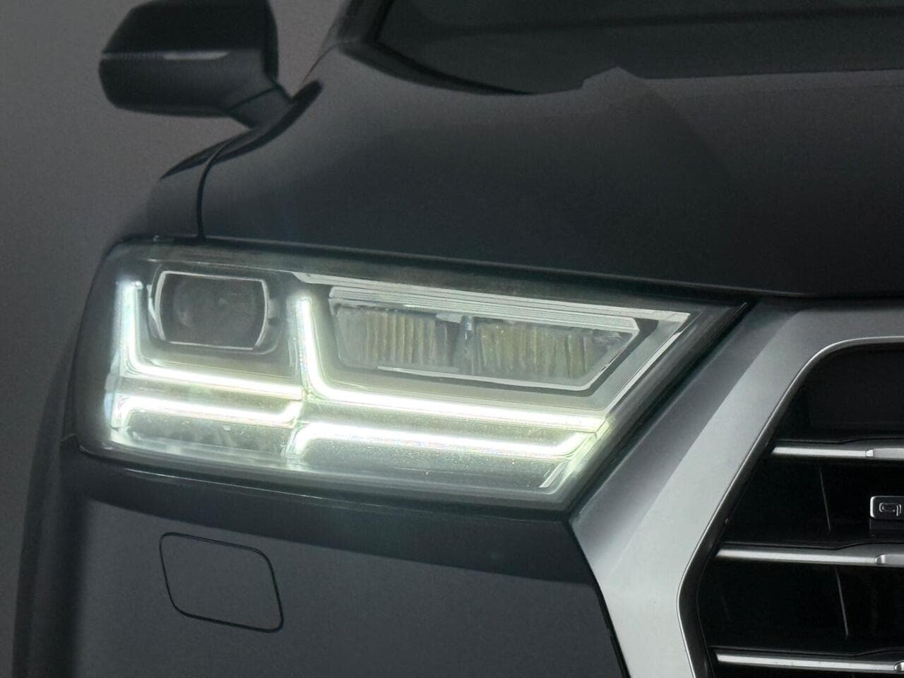 Audi Q7 thumbnail Lights Front