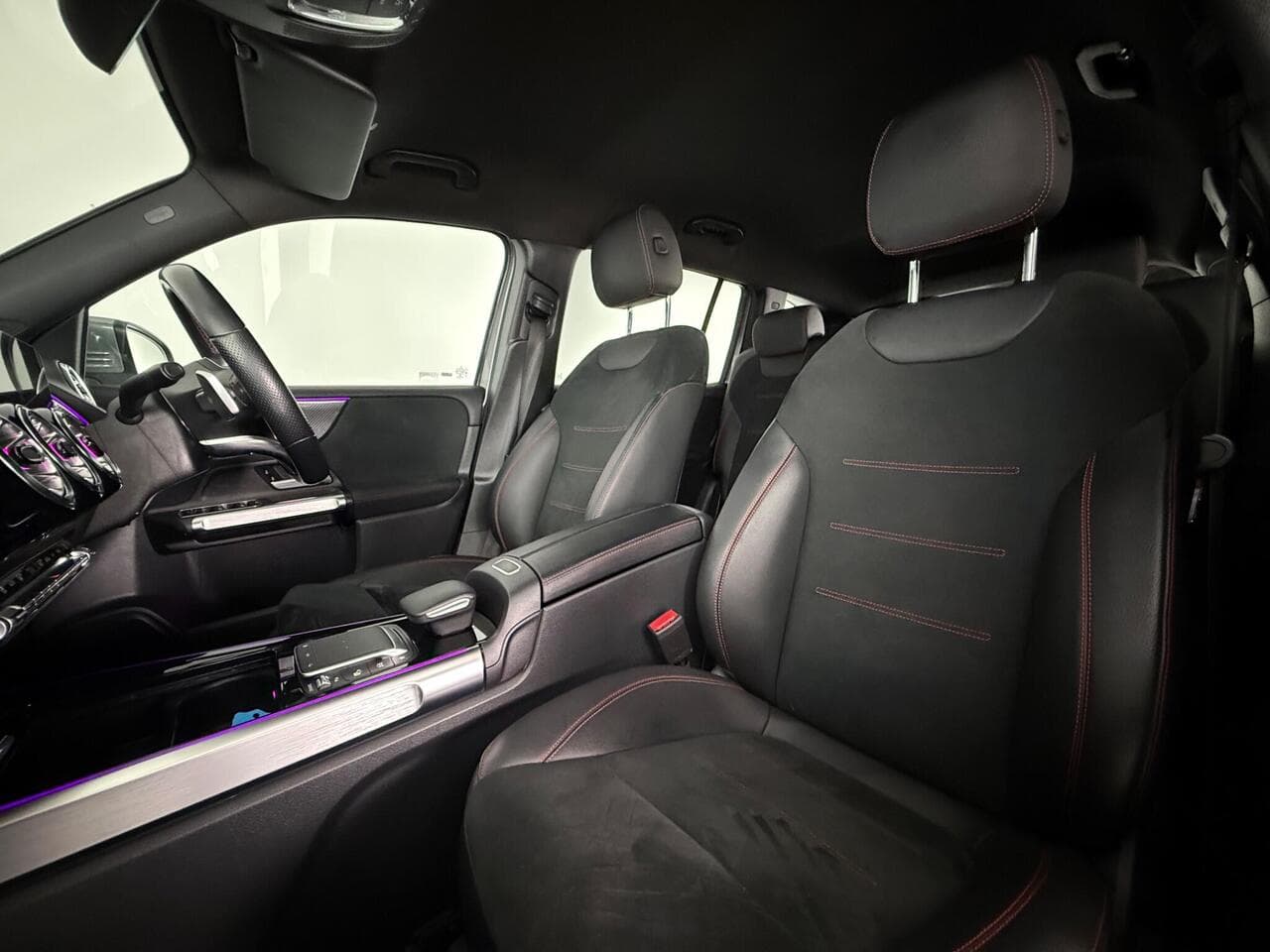 Mercedes-Benz GLB thumbnail Seat Front Passenger