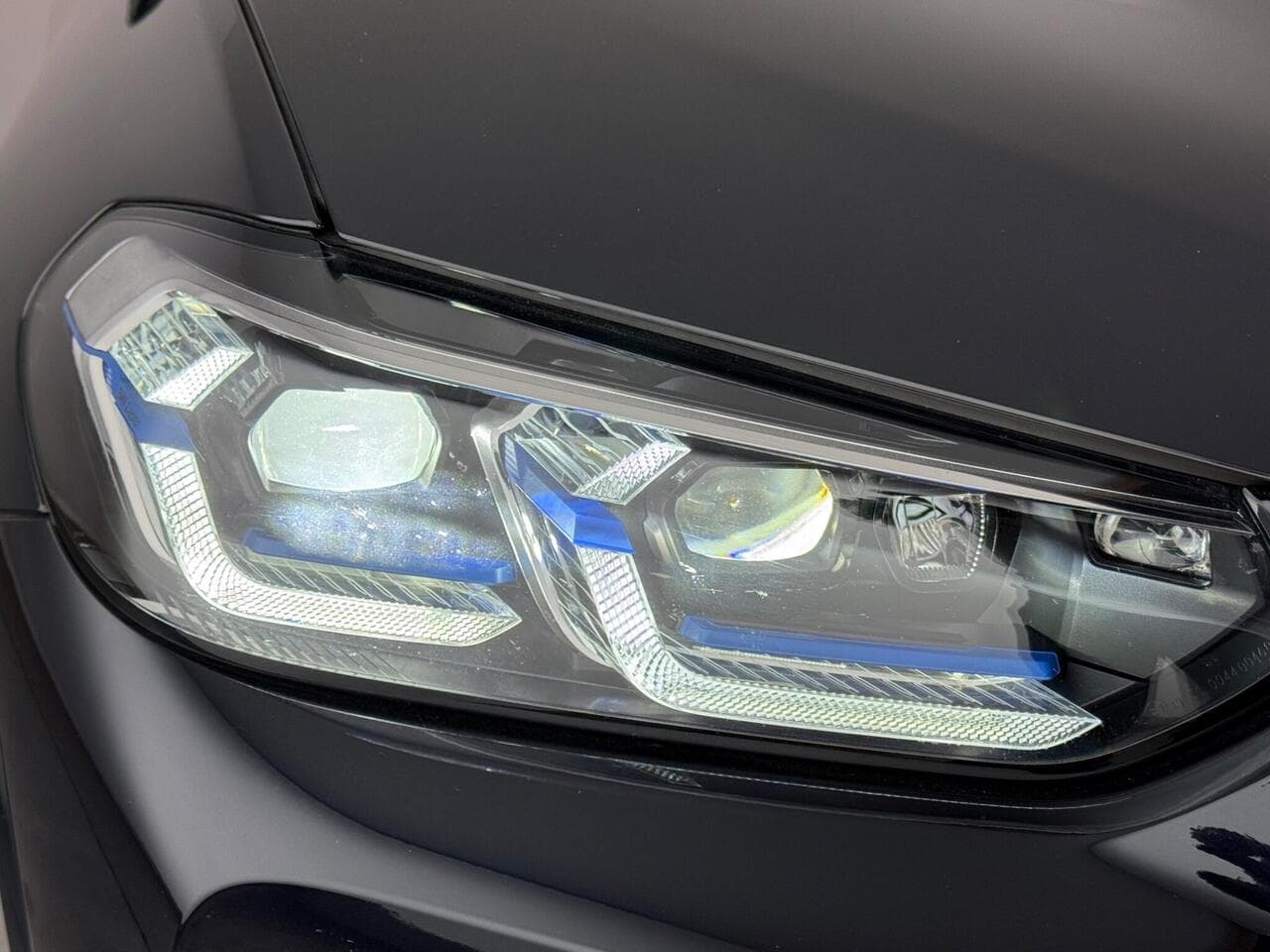 BMW iX3 thumbnail Lights Front