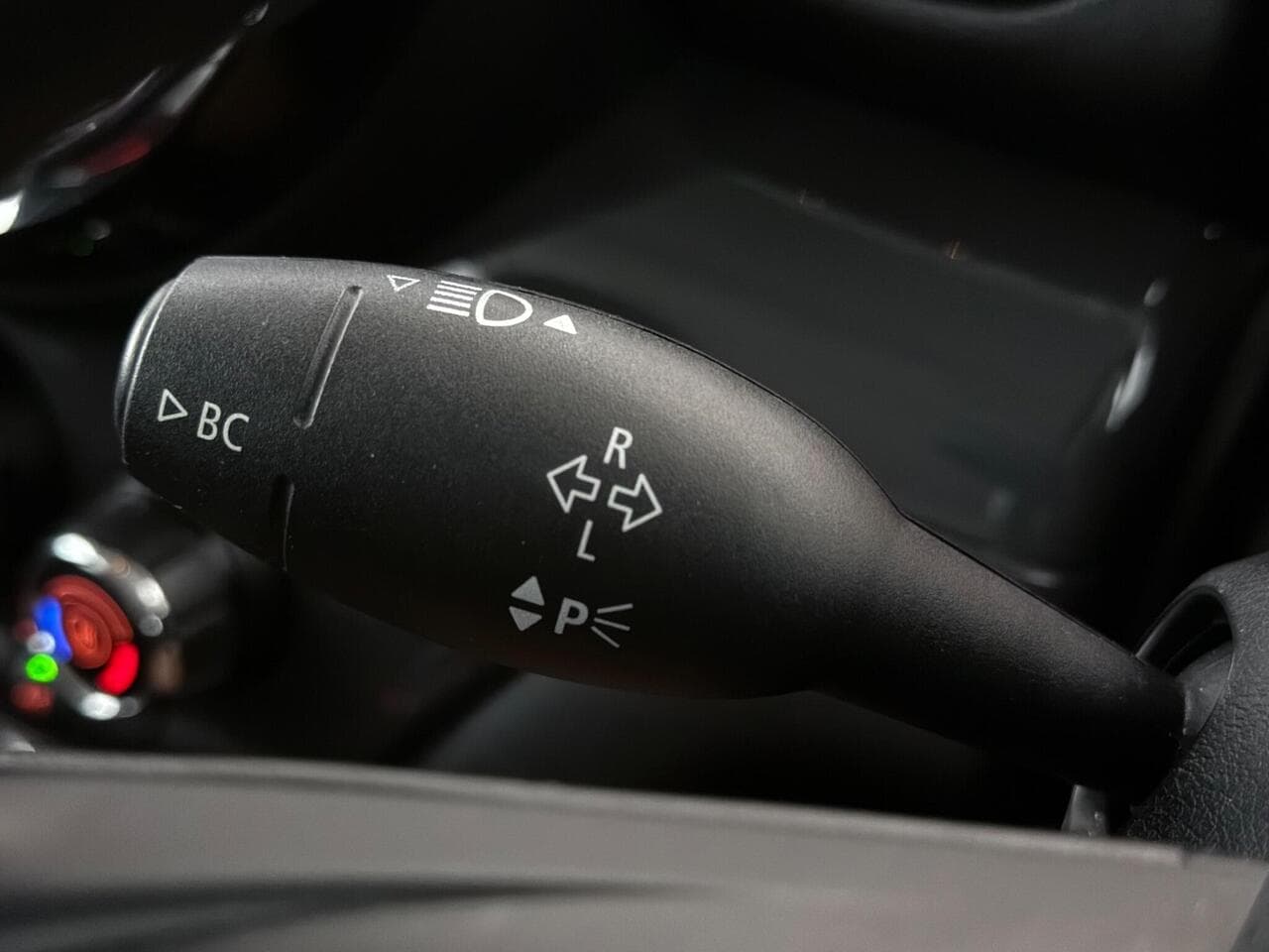 MINI Countryman thumbnail Misc Controls