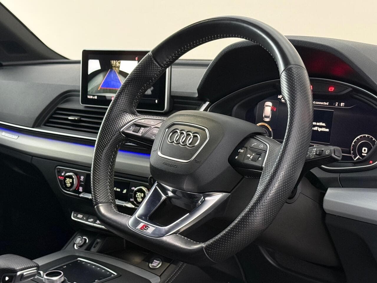 Audi Q5 thumbnail Steering Wheel