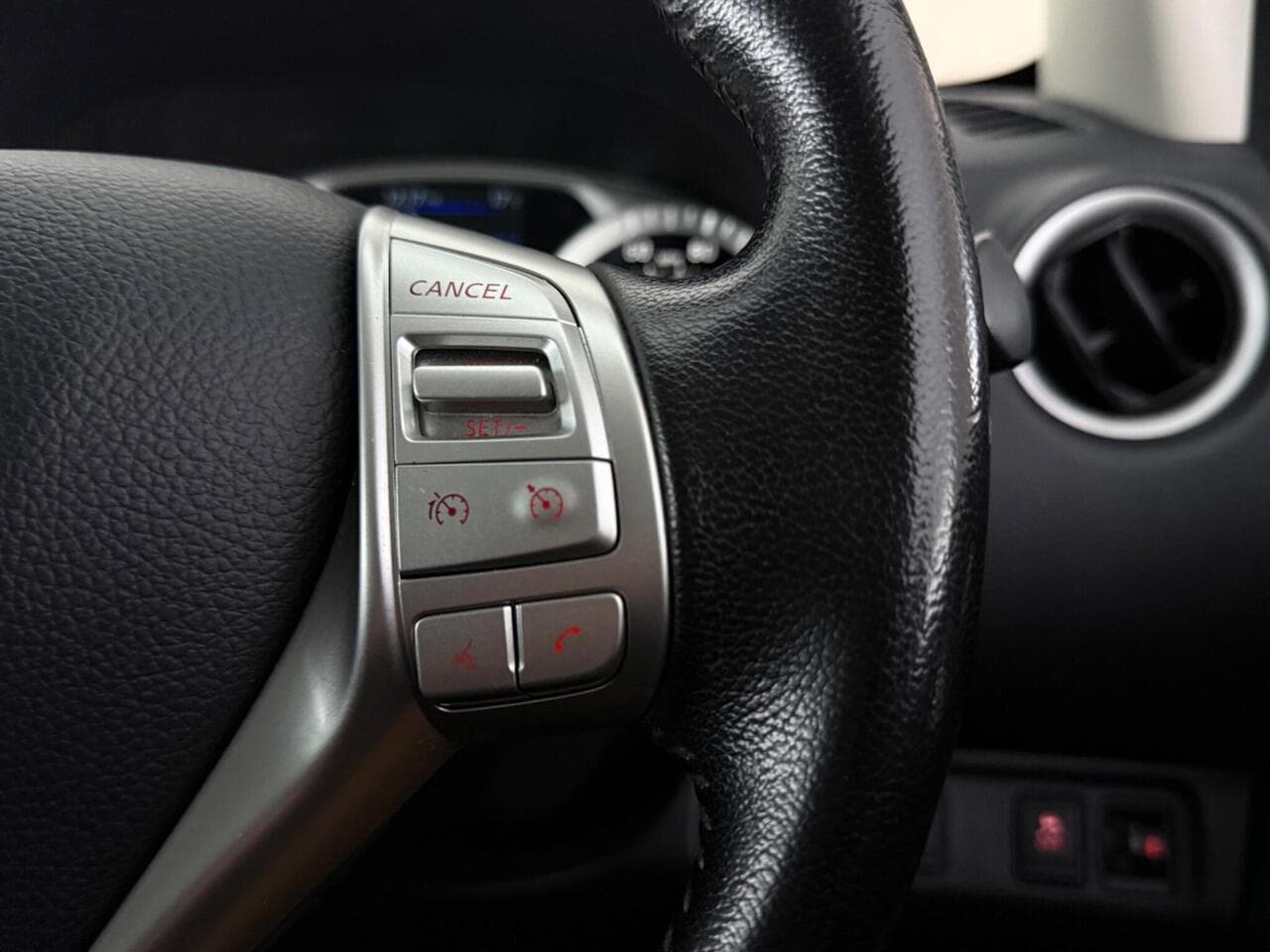 Nissan Navara thumbnail Misc Controls