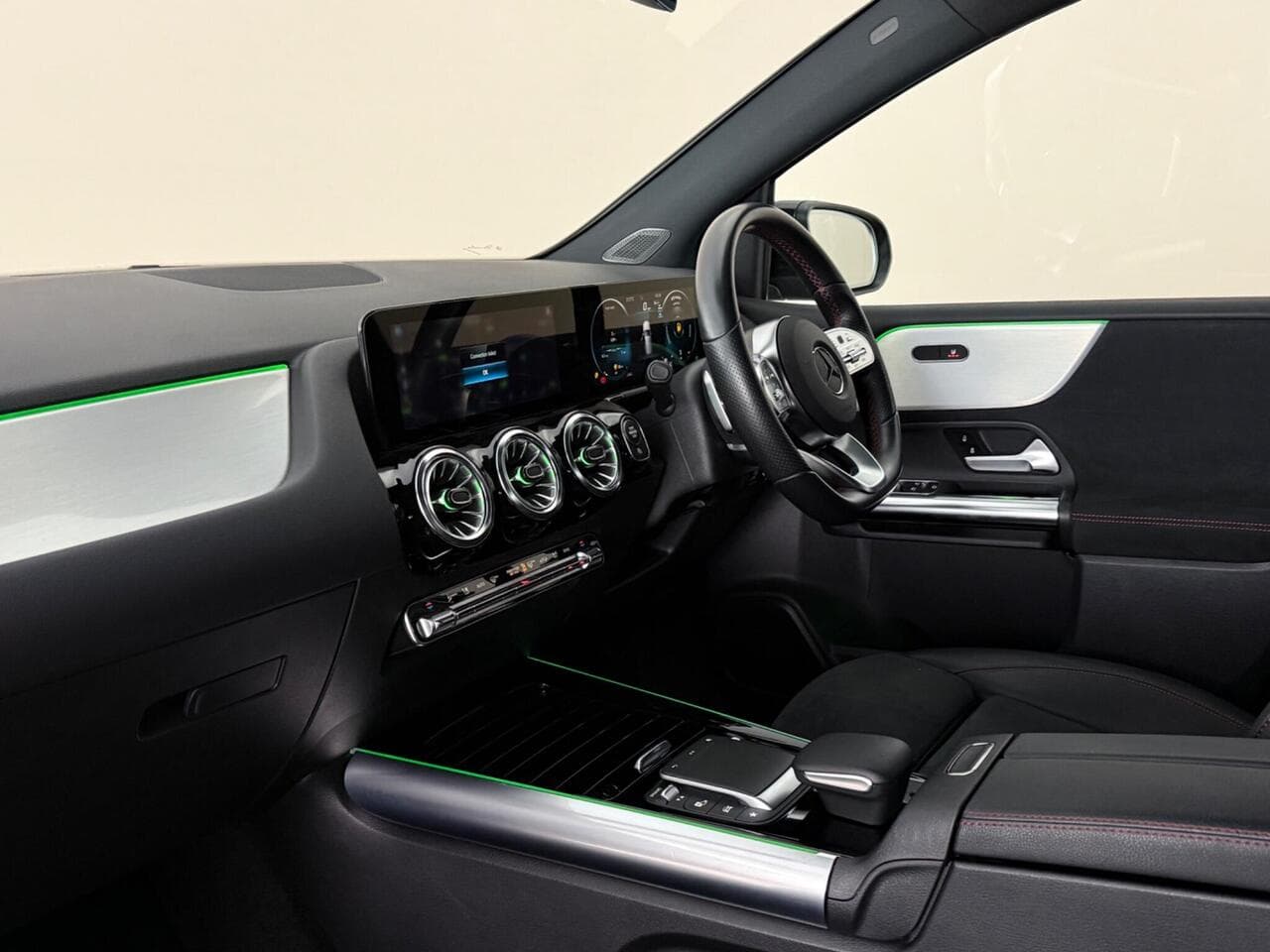 Mercedes-Benz B Class thumbnail Interior Front