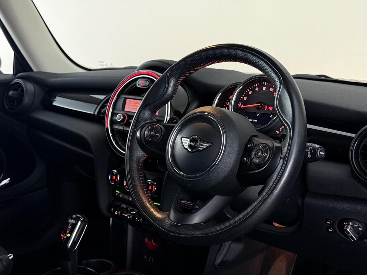 MINI Hatch thumbnail Interior Front