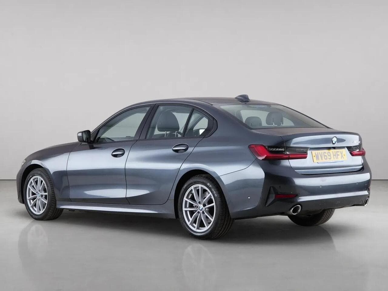 BMW 3 Series thumbnail Rear Left