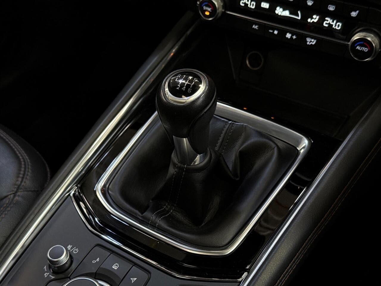 Mazda CX-5 thumbnail Interior Front