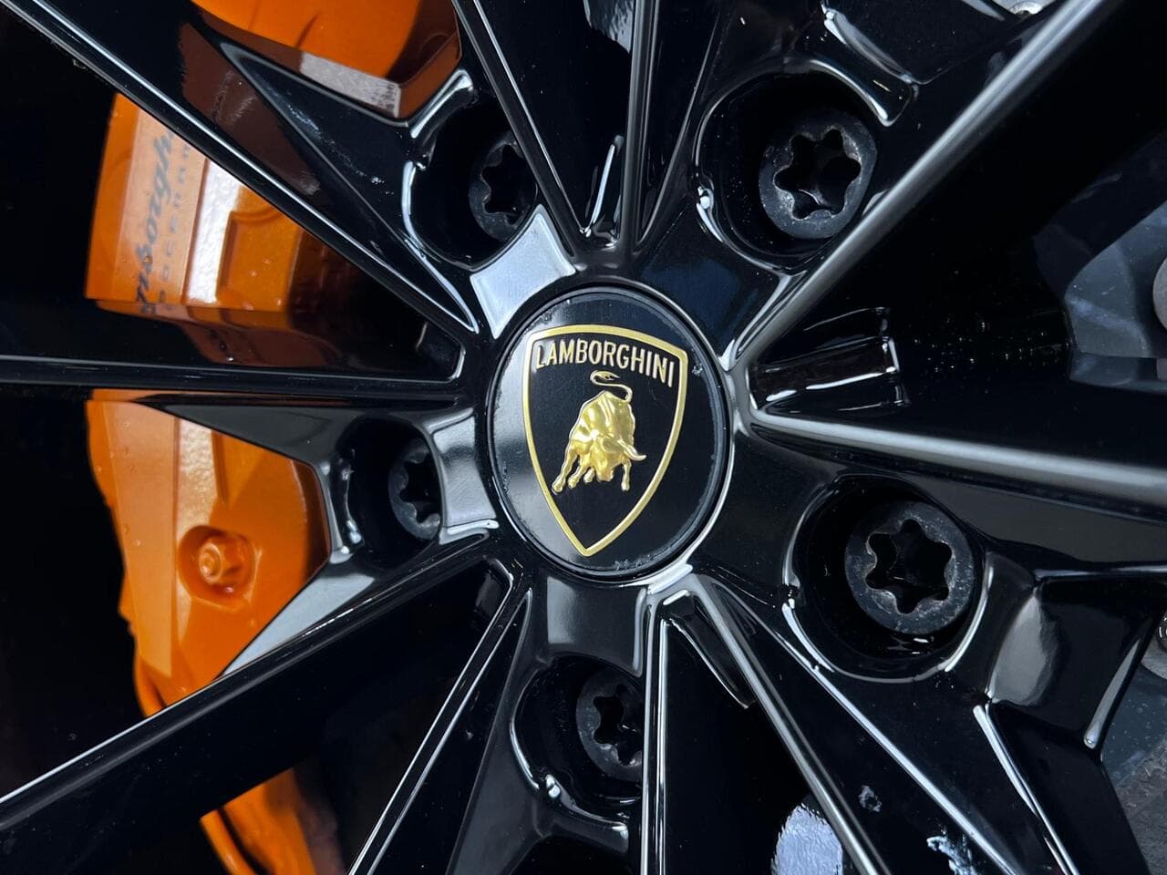 Lamborghini Urus thumbnail Inconclusive