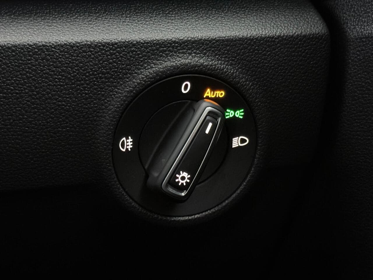 Volkswagen T-Roc thumbnail Misc Controls