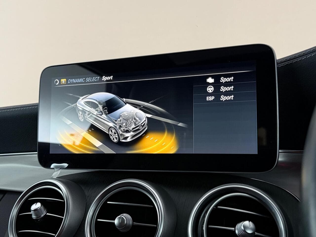 Mercedes-Benz C Class thumbnail Infotainment System