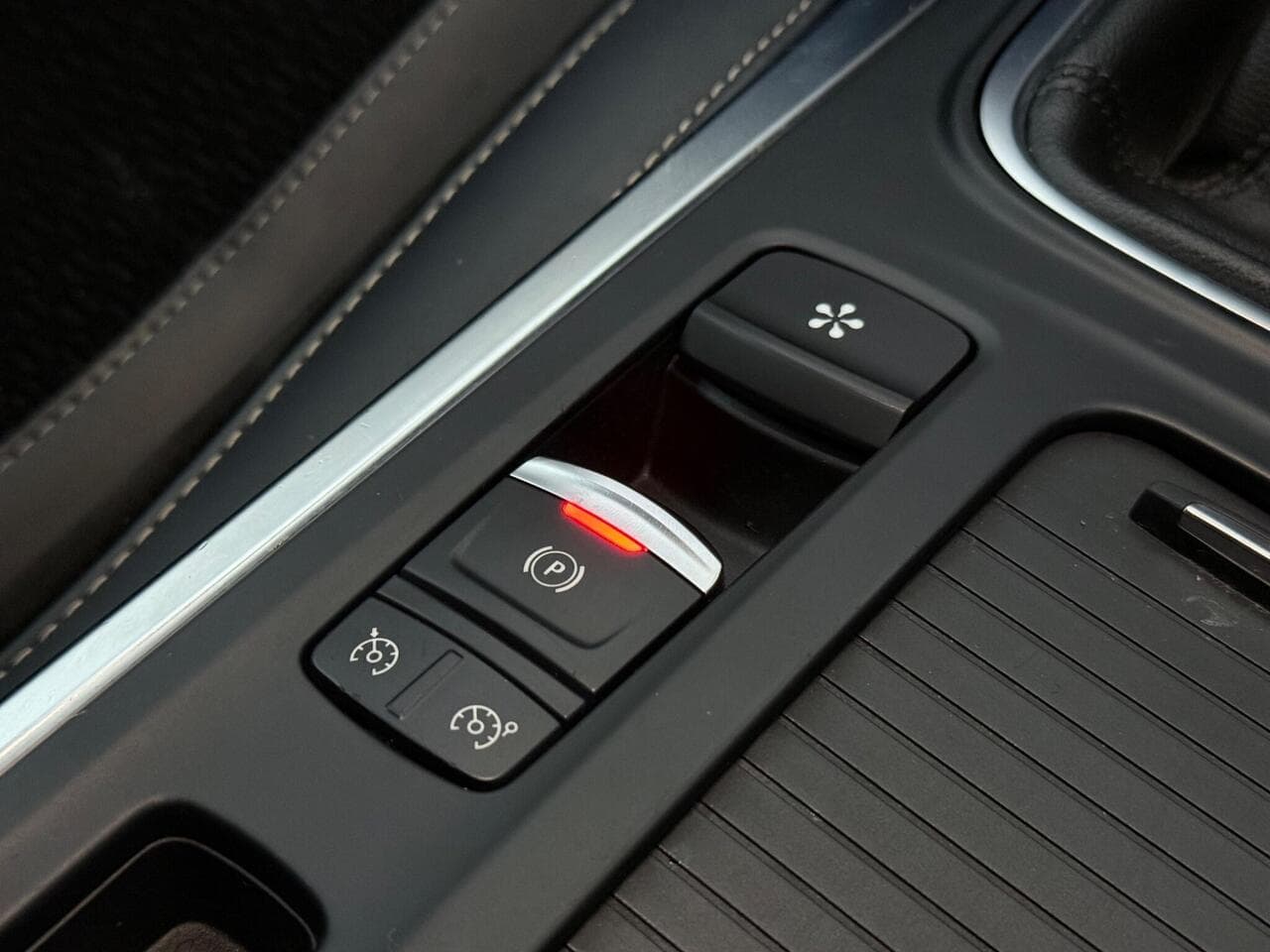 Renault Megane thumbnail Misc Controls