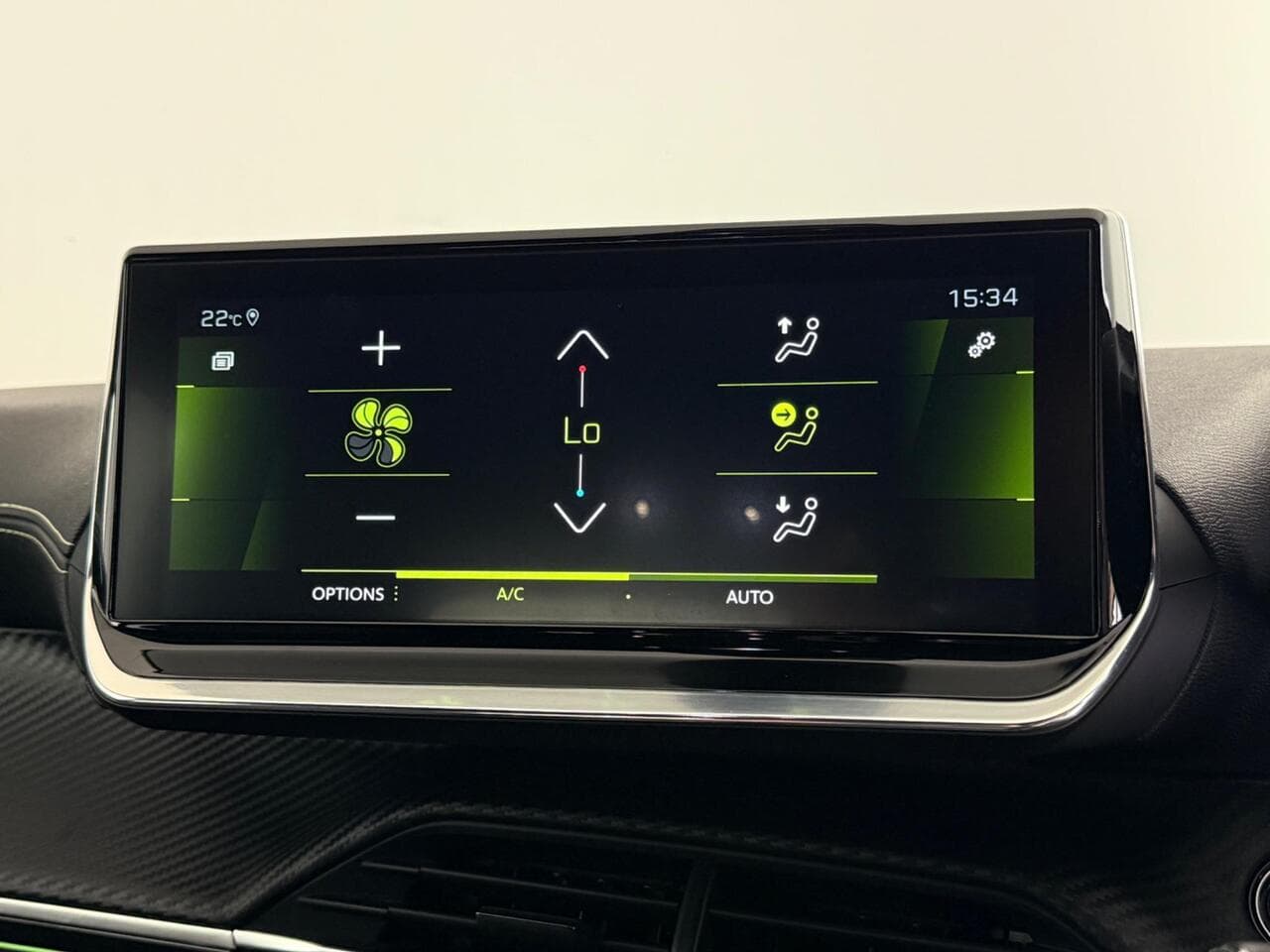 Peugeot 208 thumbnail Infotainment System