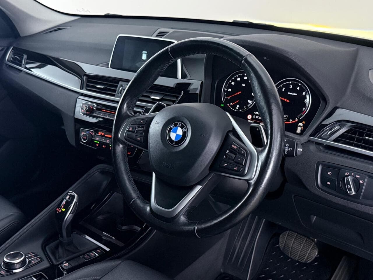 BMW X1 thumbnail Steering Wheel