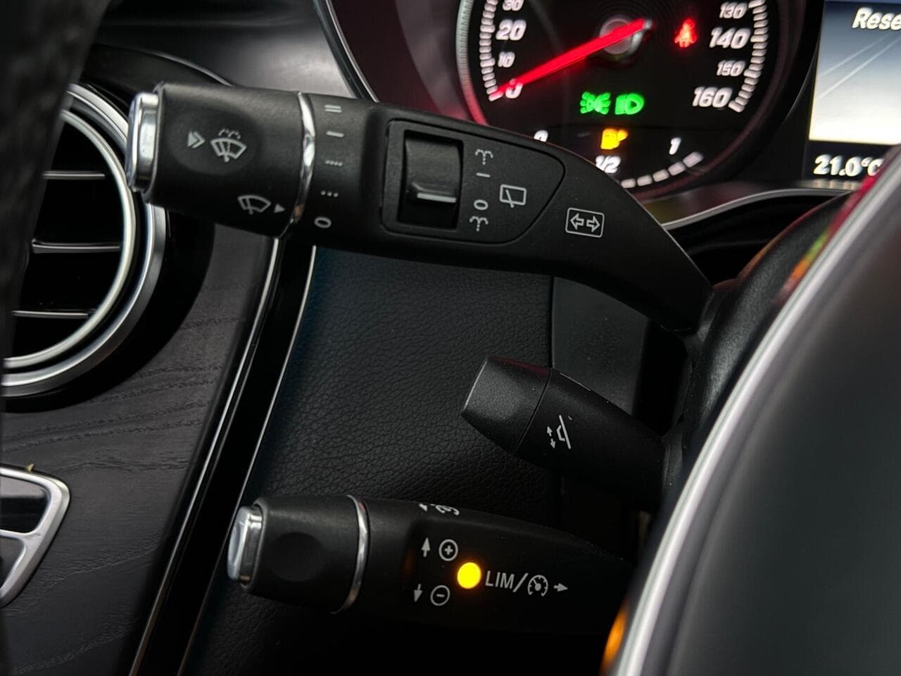 Mercedes-Benz GLC thumbnail Misc Controls