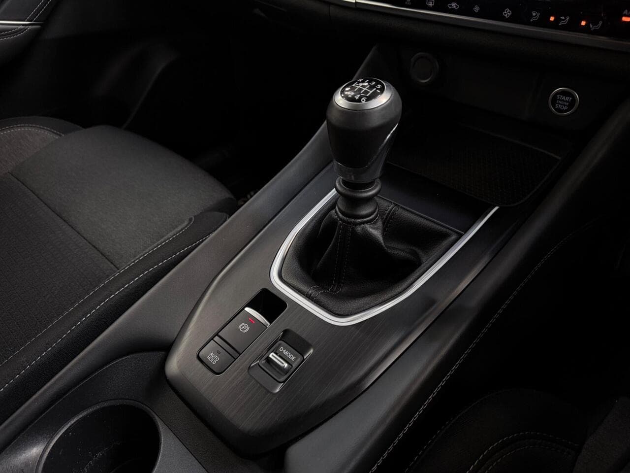 Nissan Qashqai thumbnail Interior Front