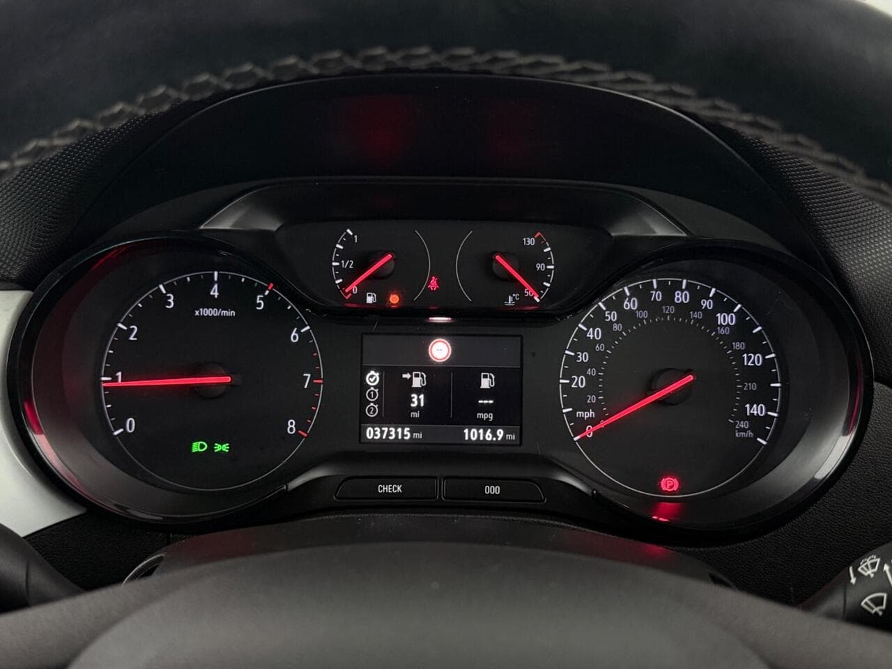 Vauxhall Crossland X thumbnail Driver Instruments