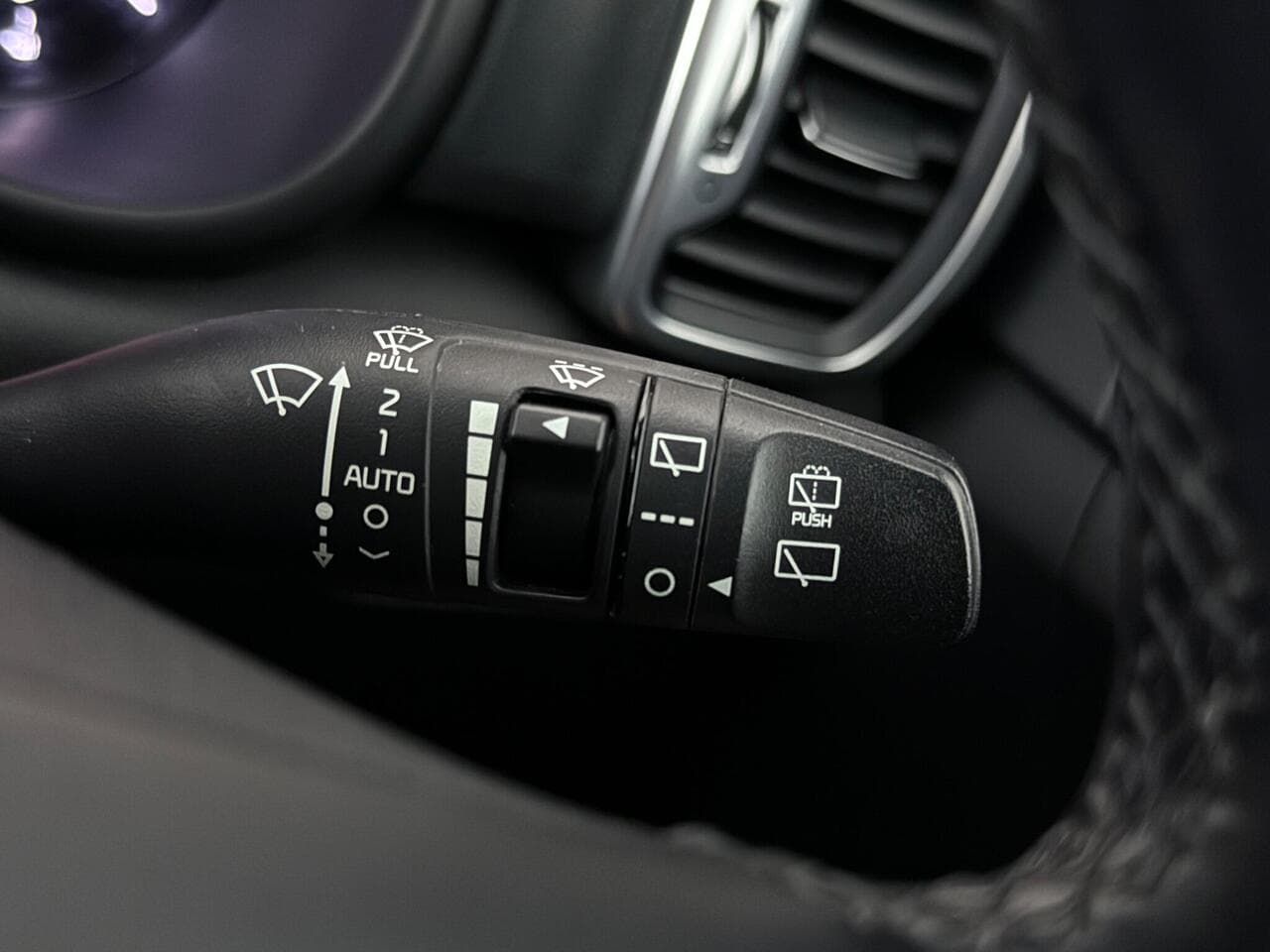 Kia Sportage thumbnail Misc Controls
