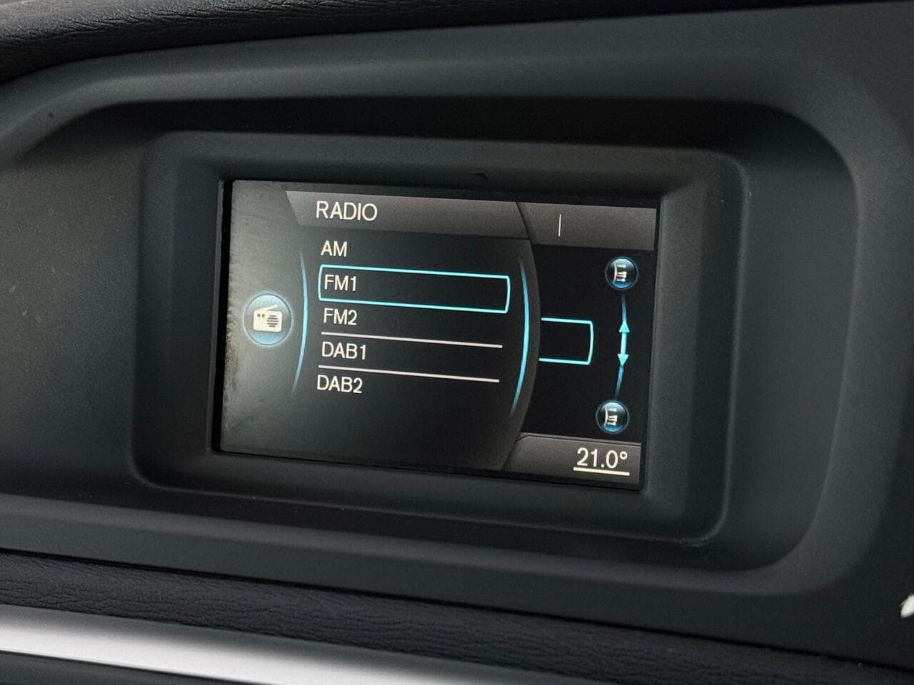 Volvo V40 Cross Country thumbnail Infotainment System