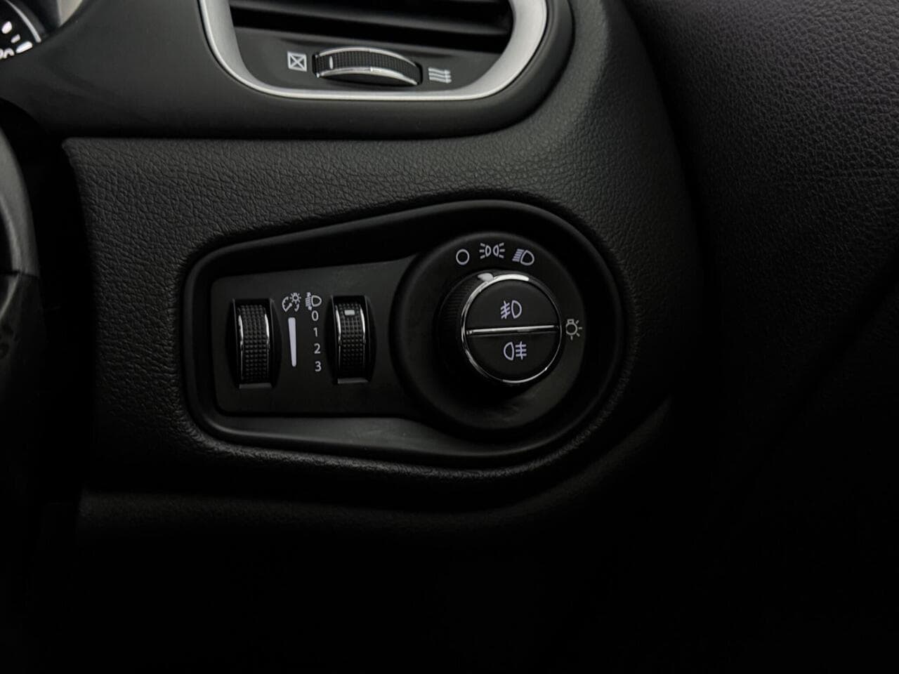 Jeep Renegade thumbnail Misc Controls