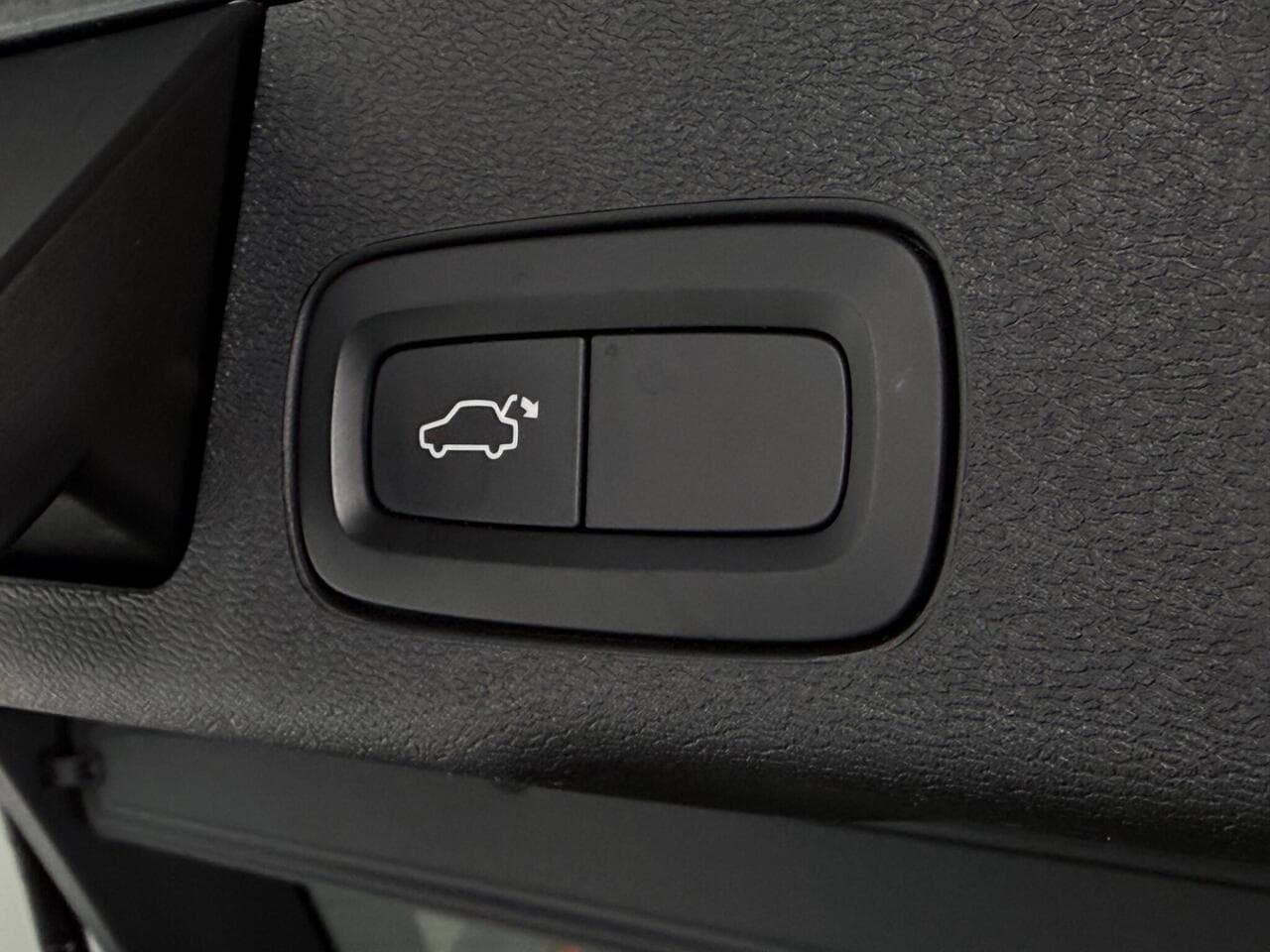 Volvo XC60 thumbnail Misc Controls