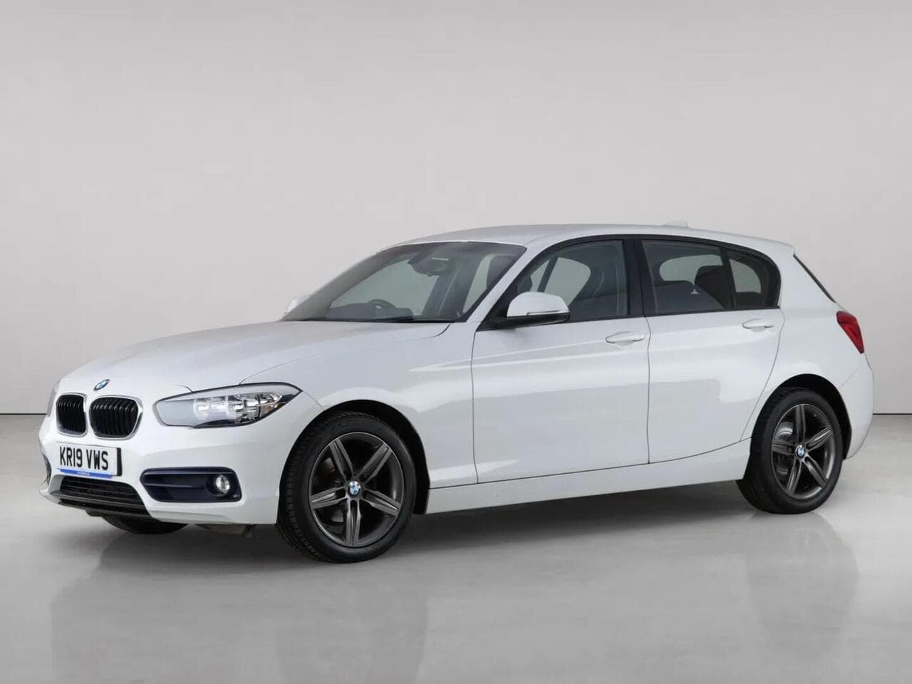 BMW 1 Series thumbnail Front Left