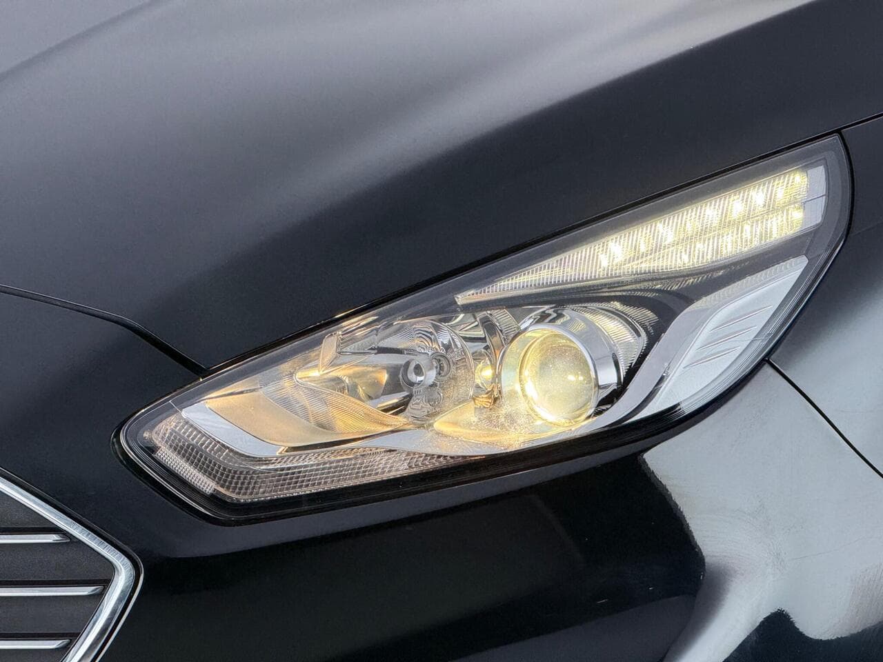 Ford Galaxy thumbnail Lights Front