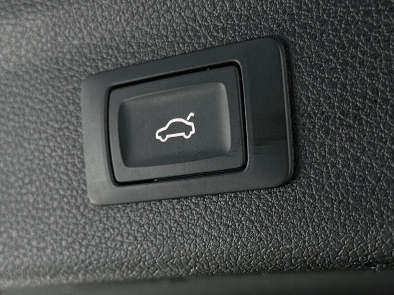 Audi Q3 thumbnail Misc Controls
