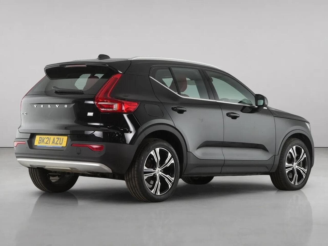 Volvo XC40 thumbnail Rear Right
