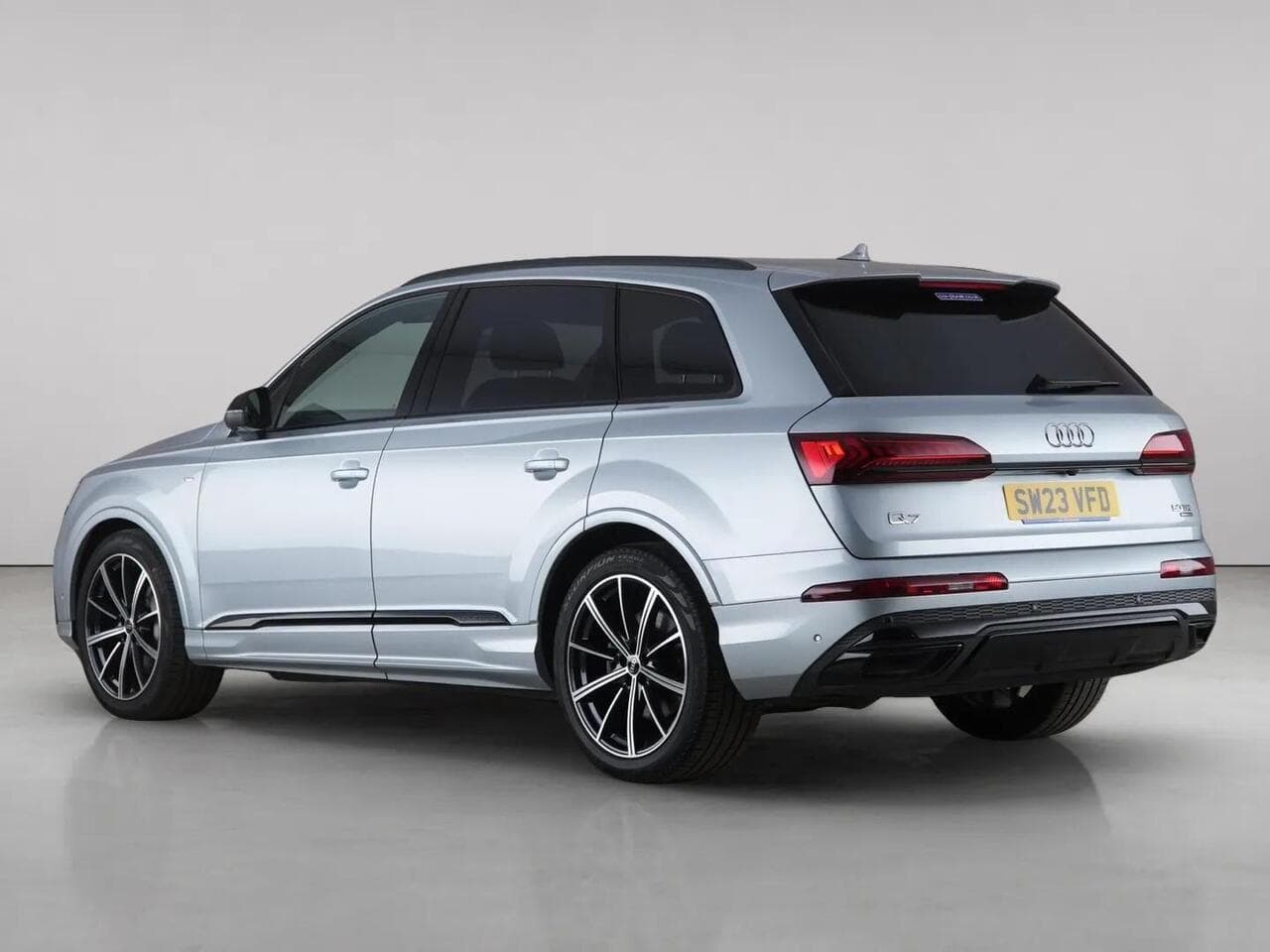 Audi Q7 thumbnail Rear Left