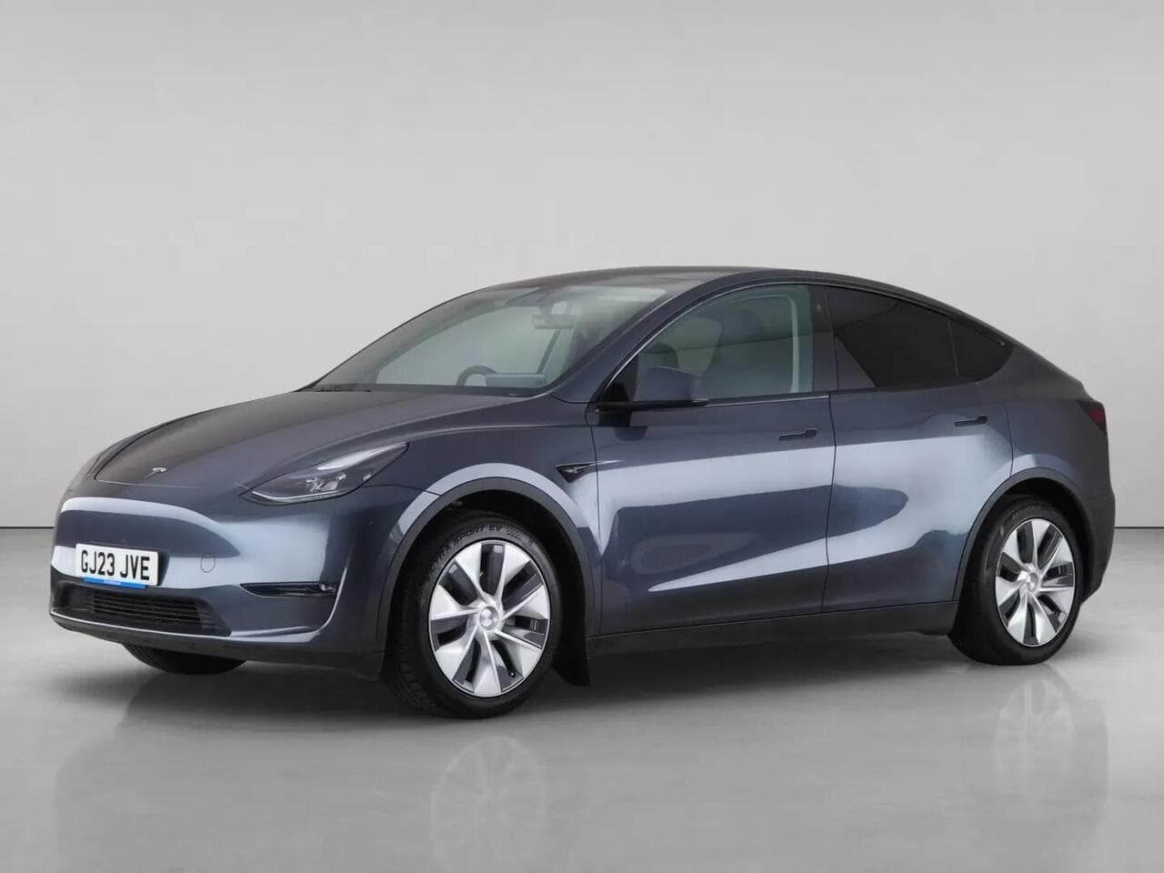 Tesla Model Y thumbnail Front Left