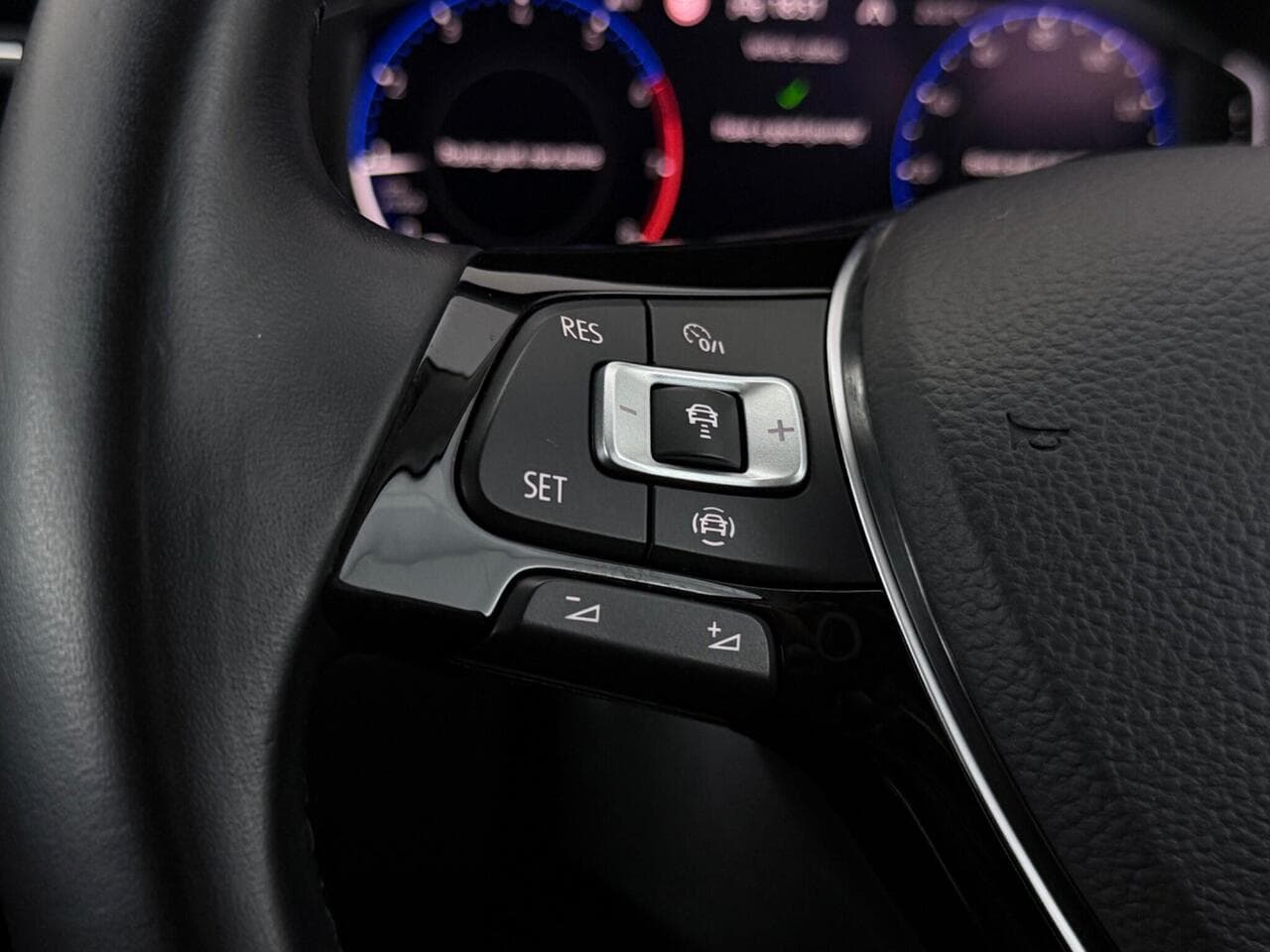 Volkswagen T-Roc thumbnail Misc Controls