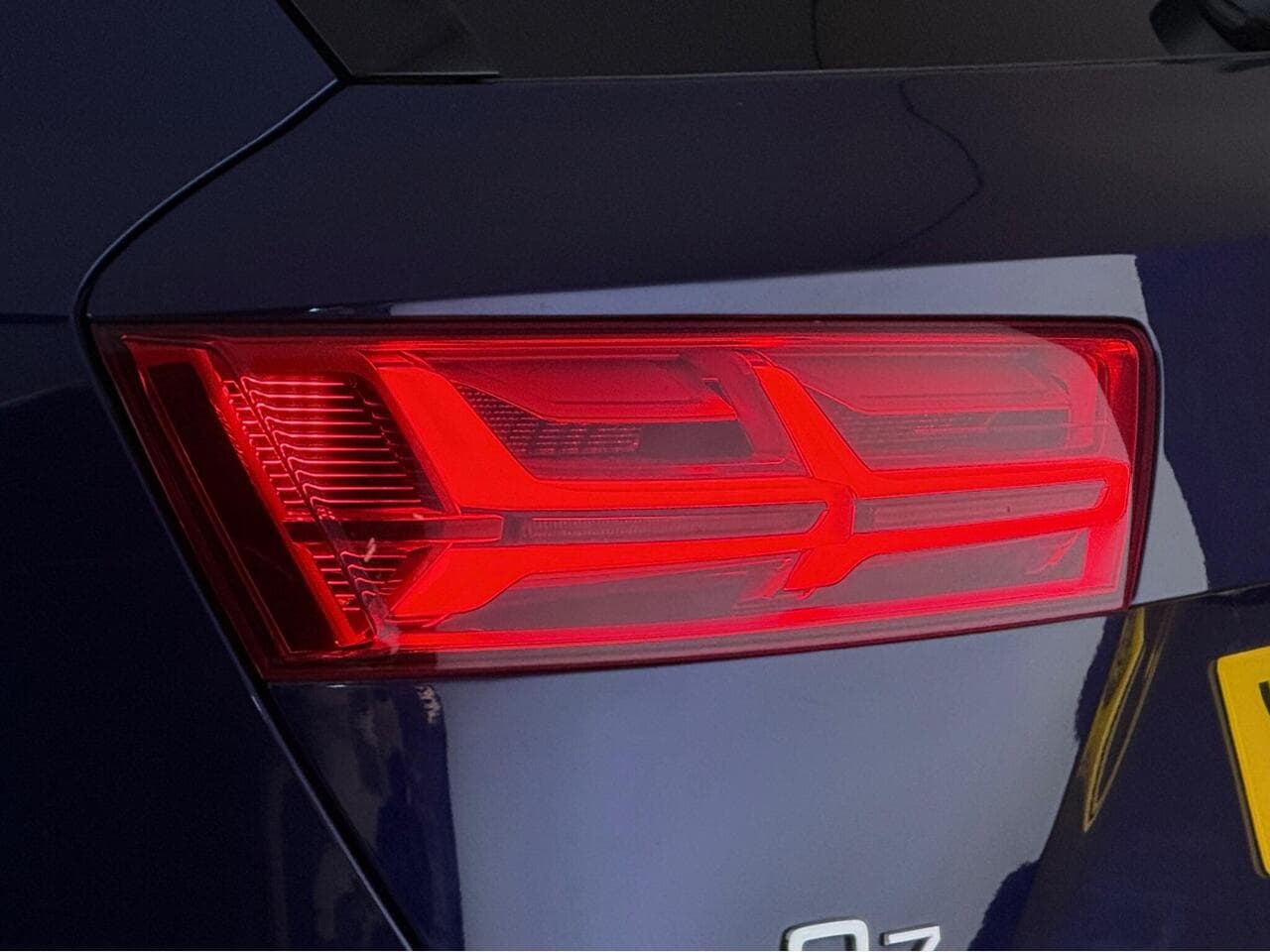 Audi Q7 thumbnail Lights Rear