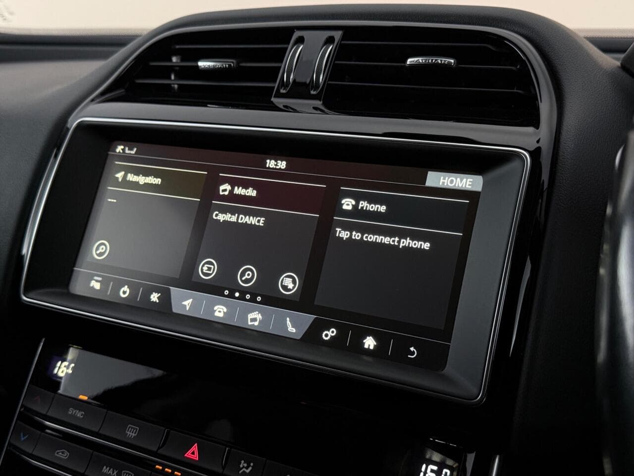 Jaguar XE thumbnail Infotainment System