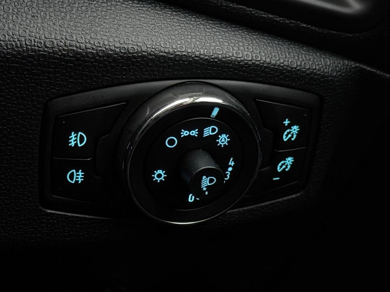 Ford EcoSport thumbnail Misc Controls