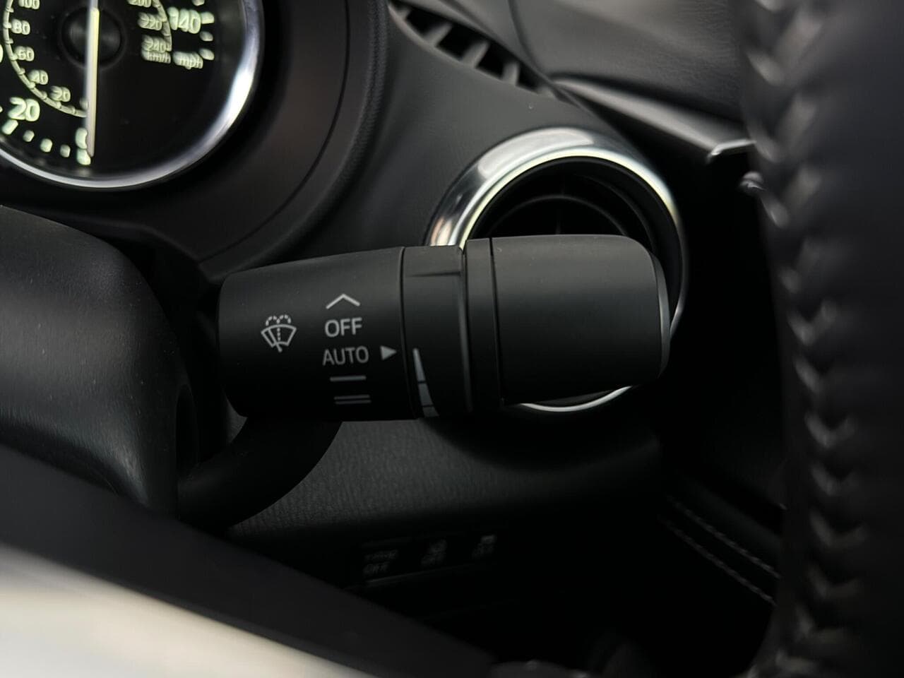 Mazda MX-5 thumbnail Misc Controls