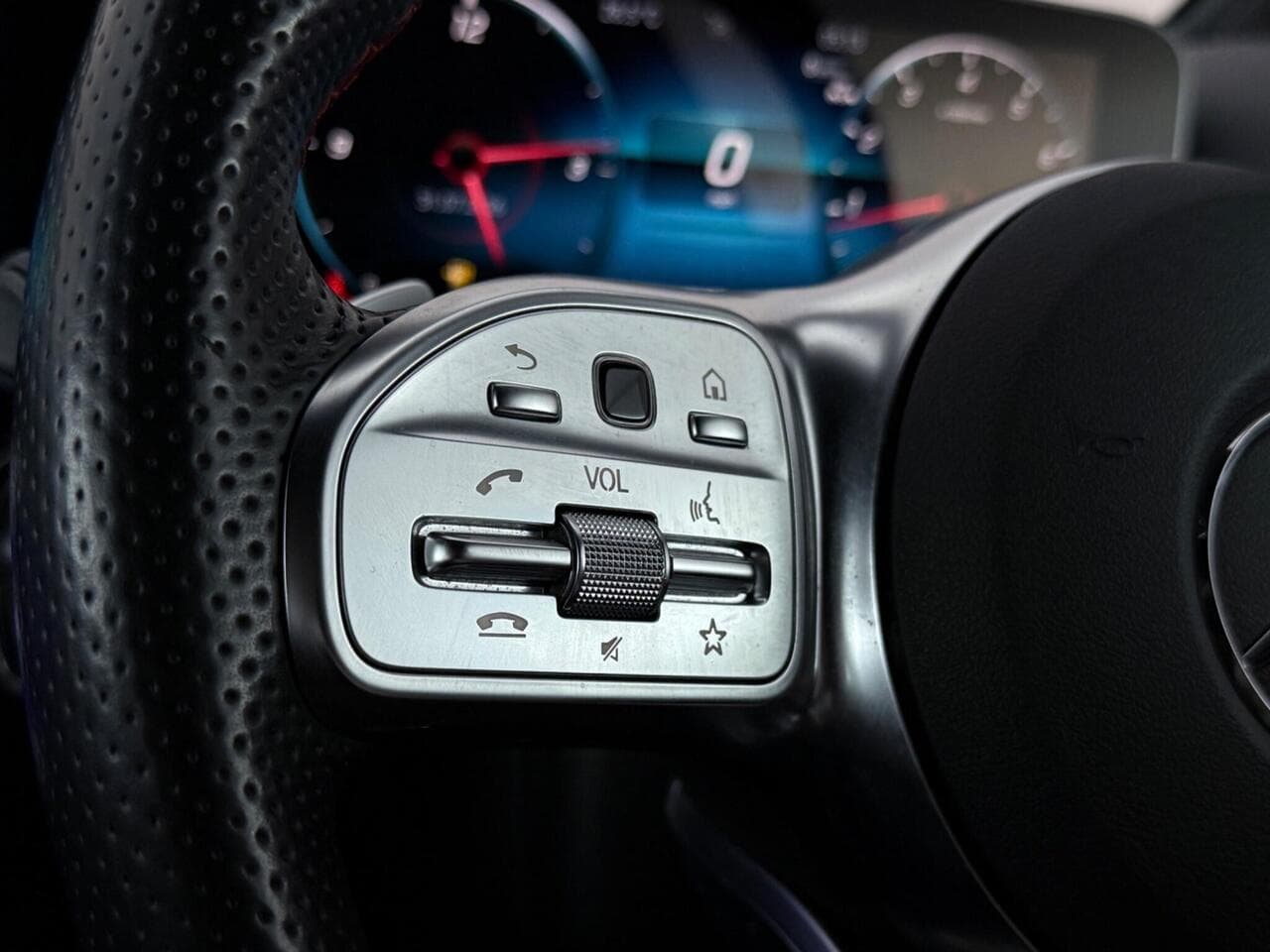 Mercedes-Benz A Class thumbnail Misc Controls