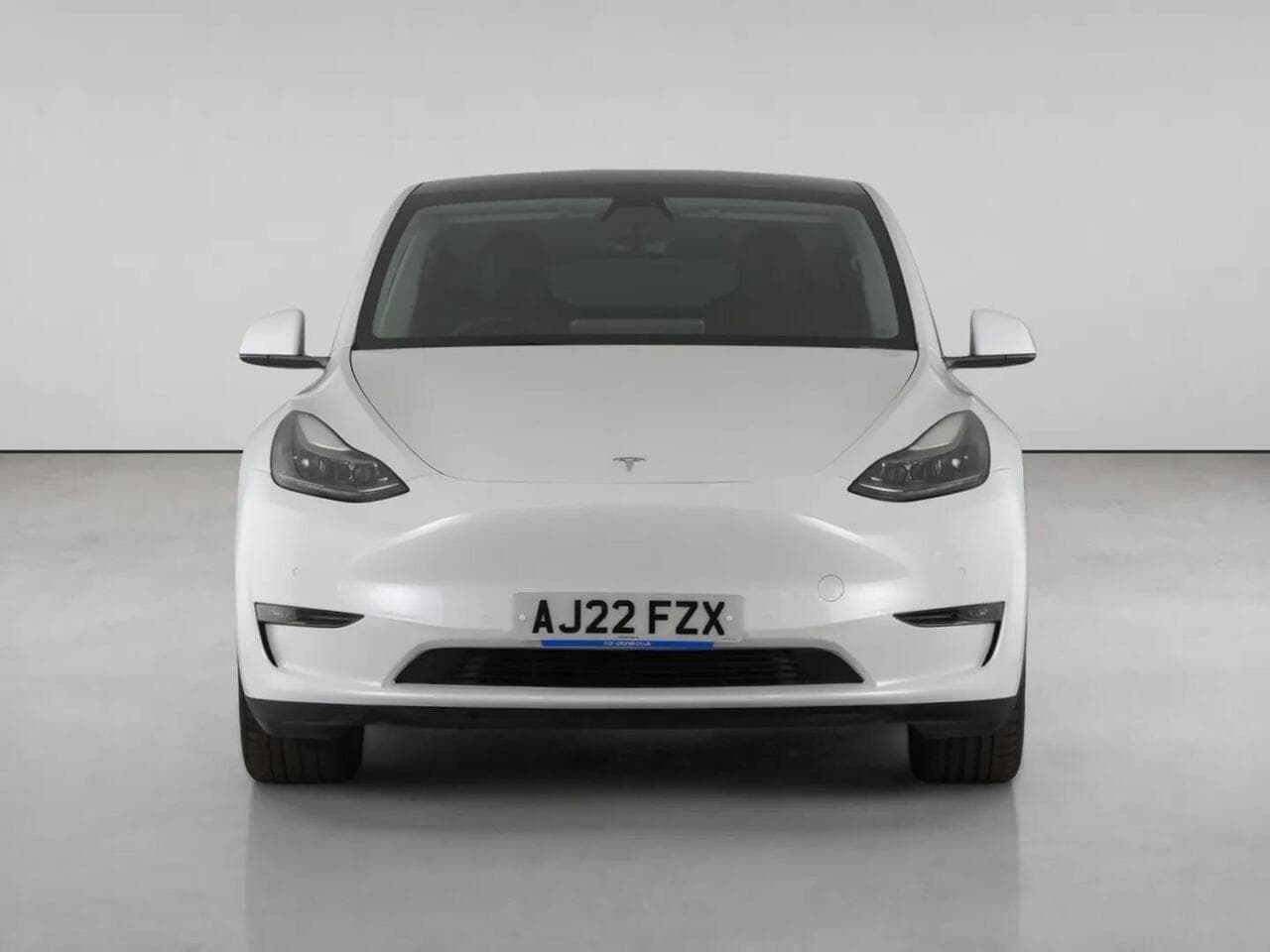 Tesla Model Y thumbnail Front