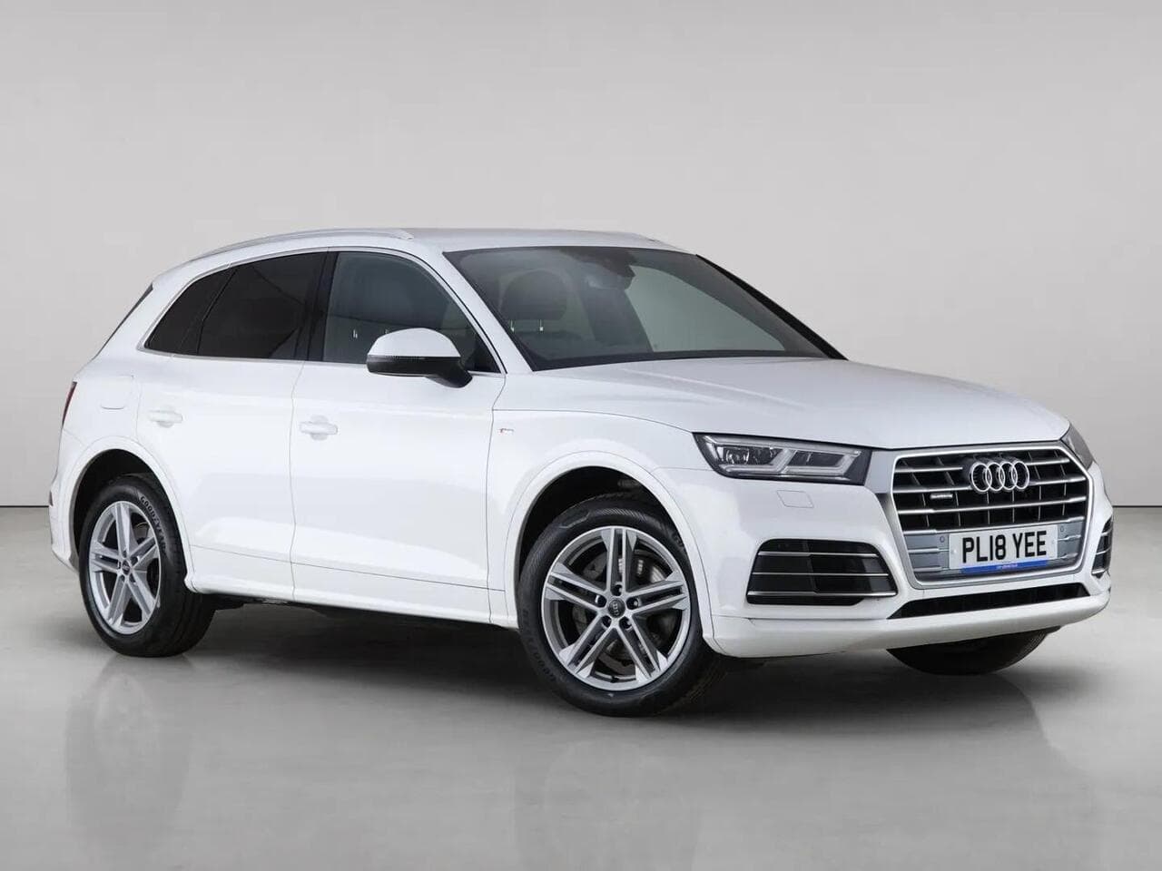 Audi Q5 - Audi Q5 2.0 TDI 40 S line S Tronic quattro Euro 6 (s/s) 5dr