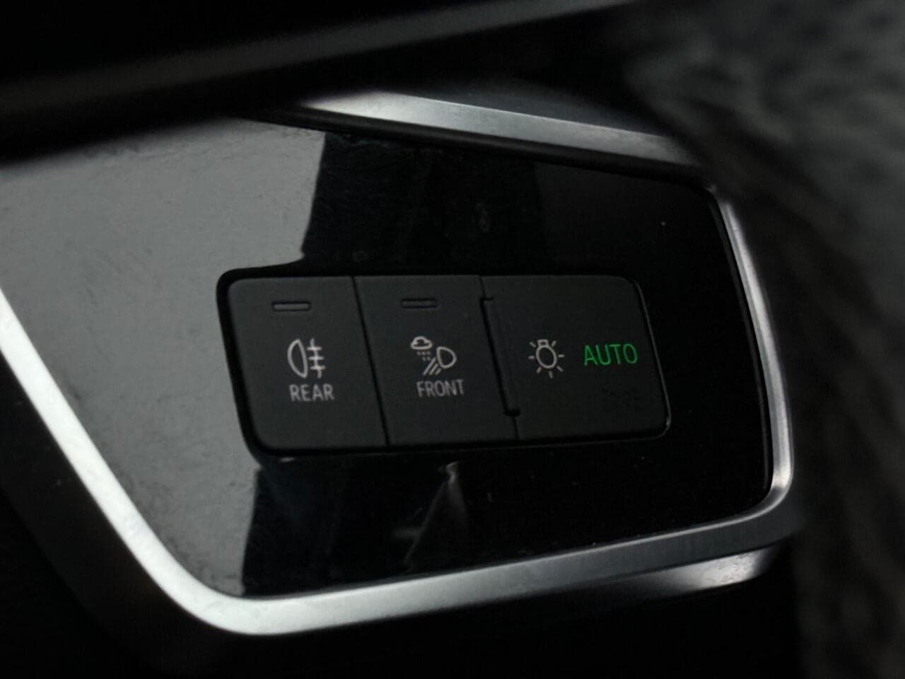 Audi A6 Saloon thumbnail Misc Controls