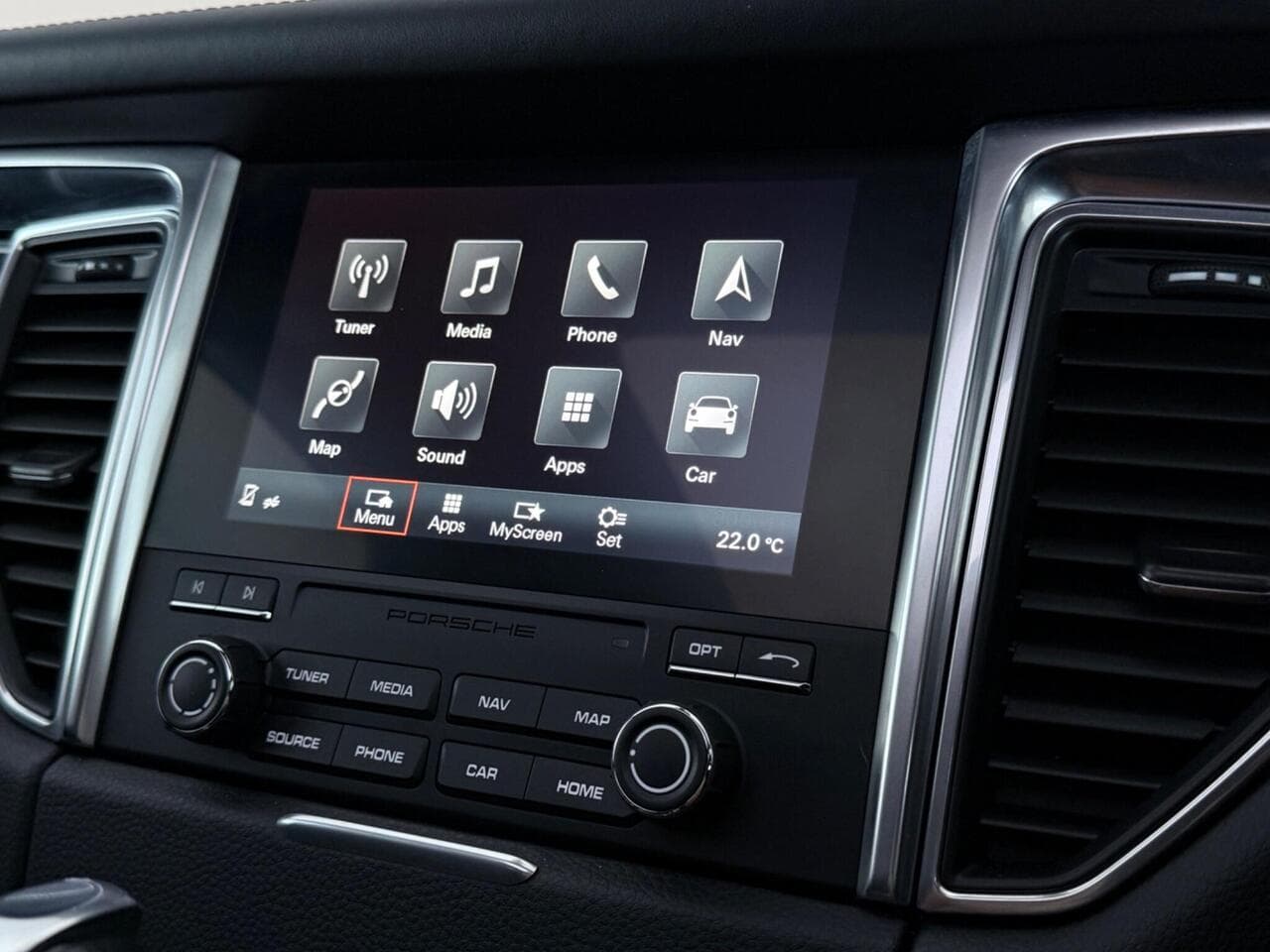 Porsche Macan thumbnail Infotainment System