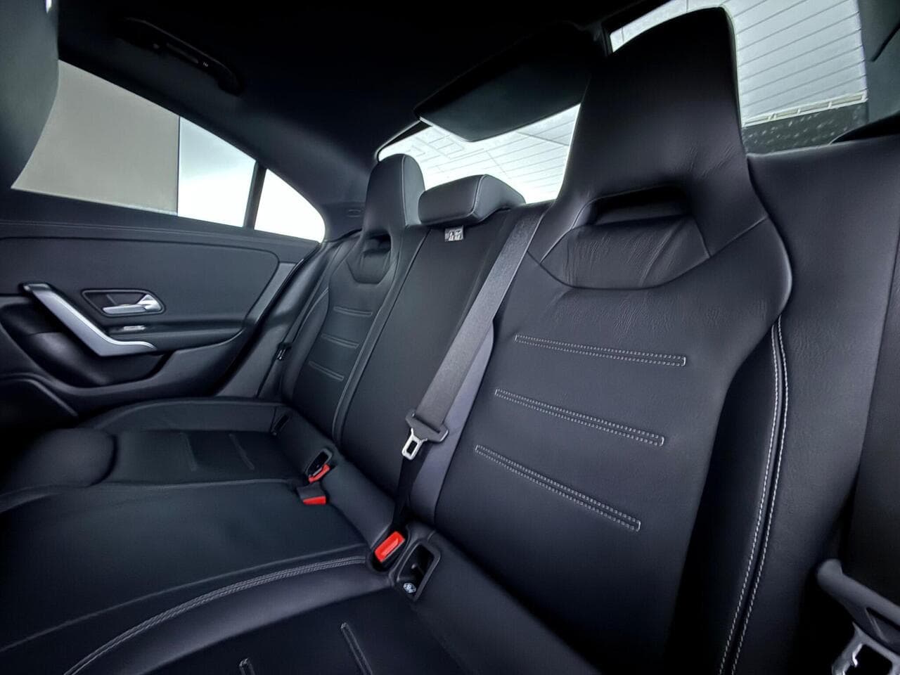 Mercedes-Benz CLA thumbnail Seats Rear
