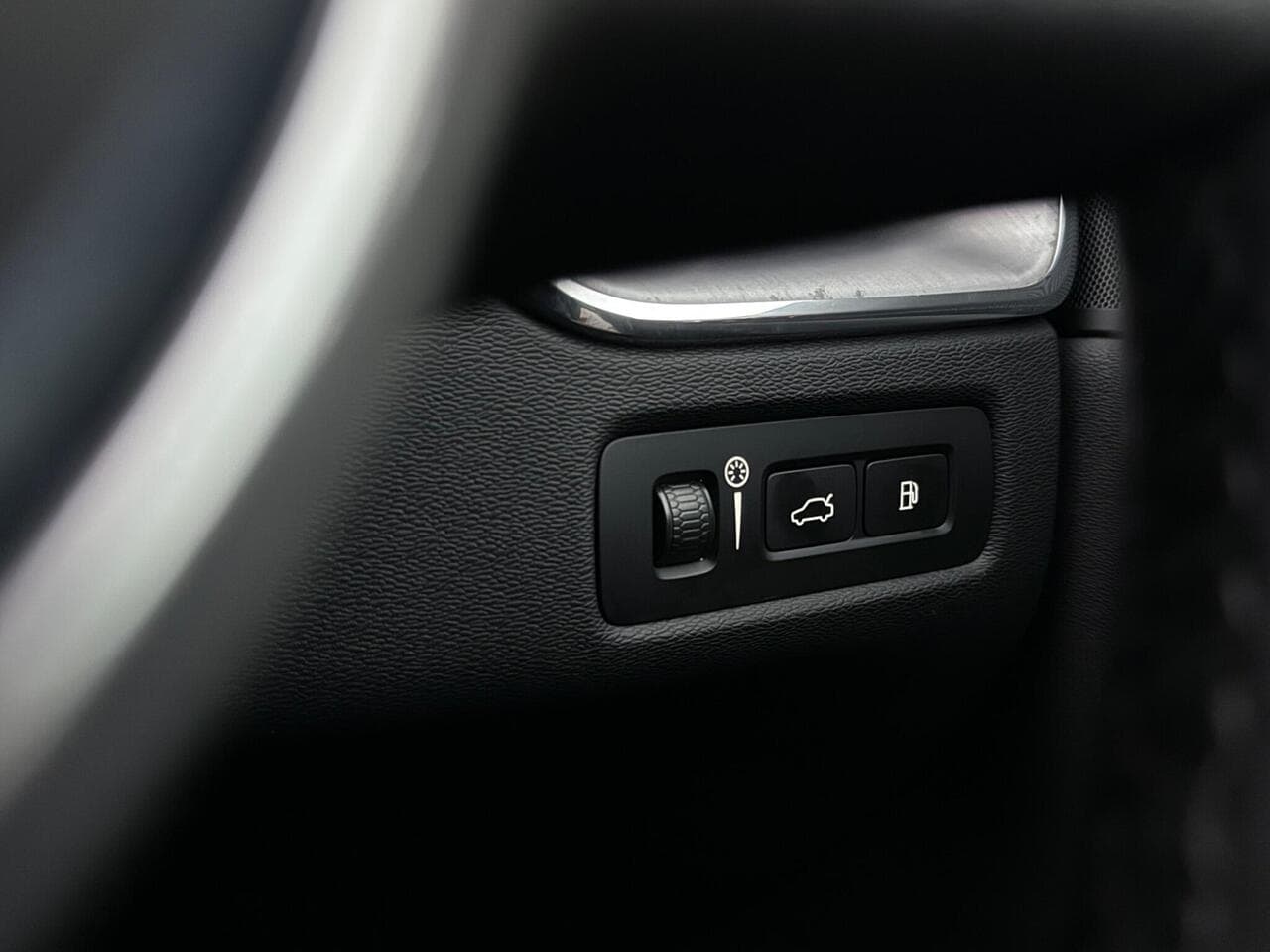 Volvo XC60 thumbnail Misc Controls
