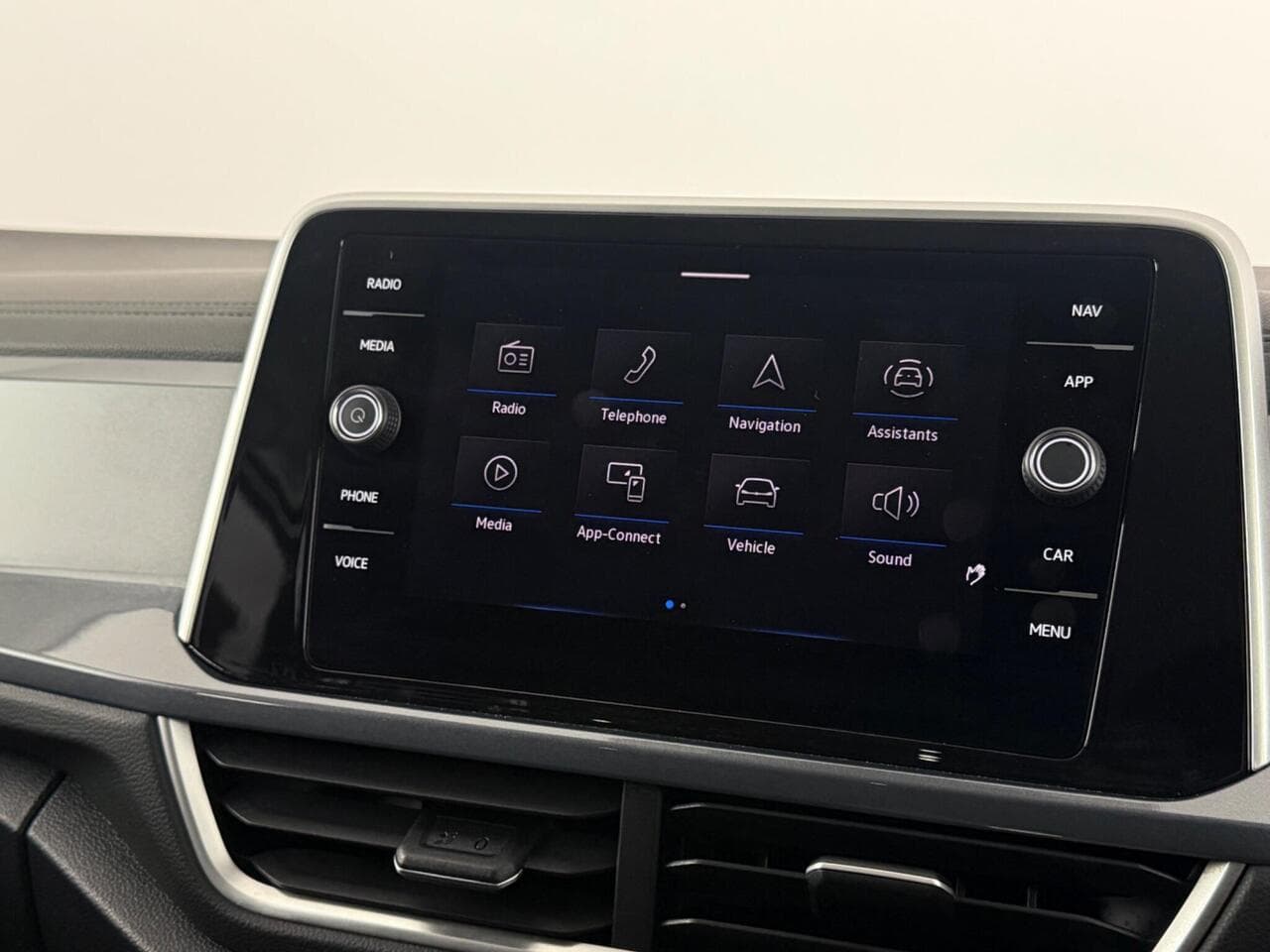 Volkswagen T-Roc thumbnail Infotainment System