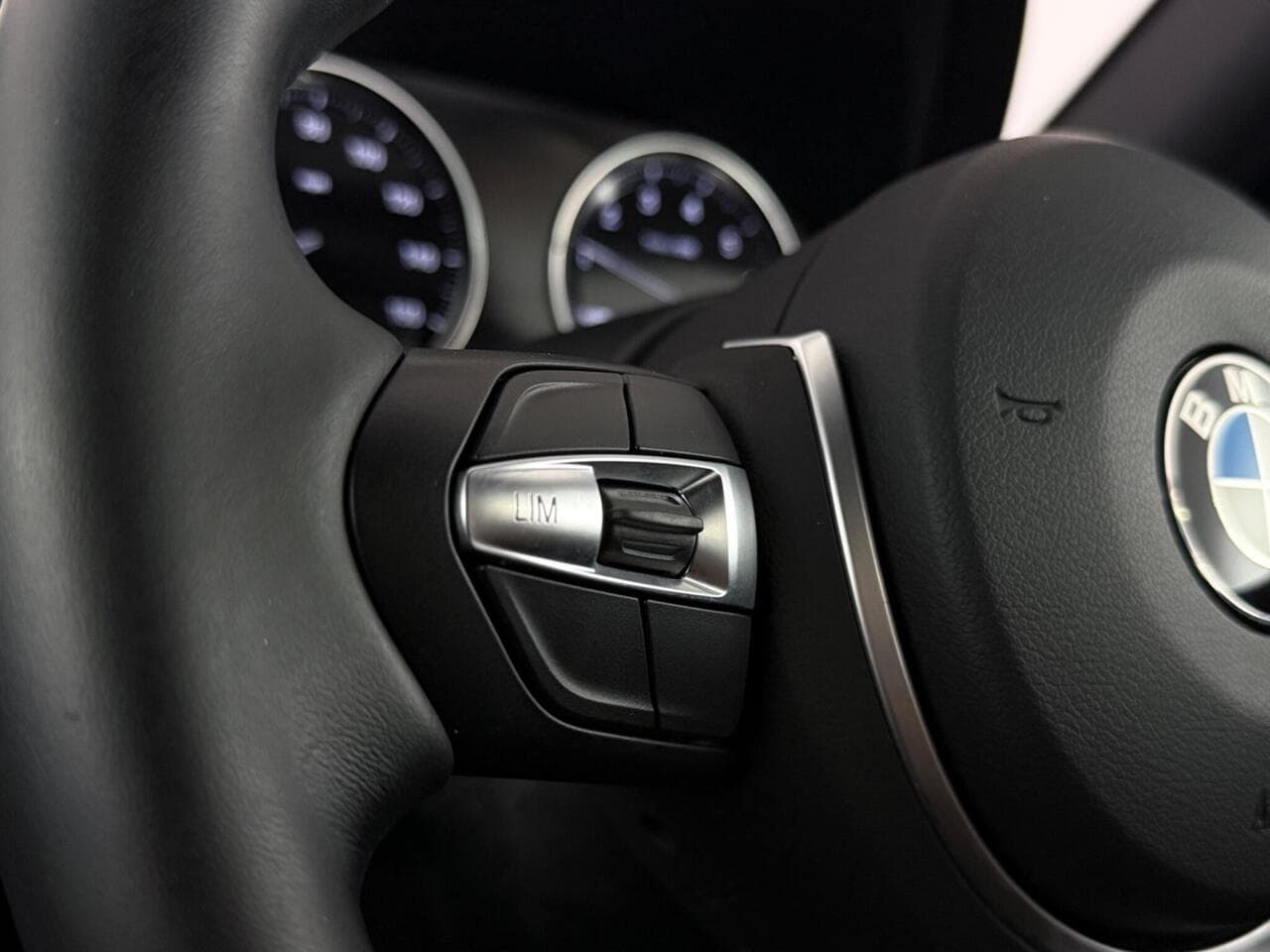 BMW 2 Series thumbnail Misc Controls