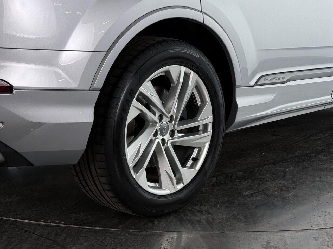 Audi Q7 thumbnail Wheel