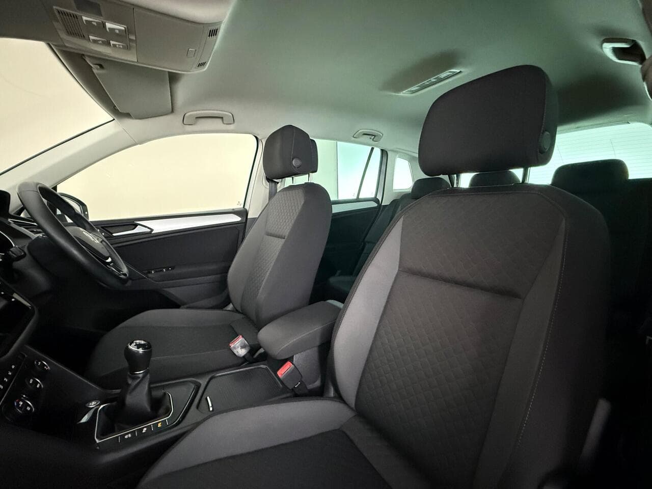 Volkswagen Tiguan thumbnail Seat Front Passenger