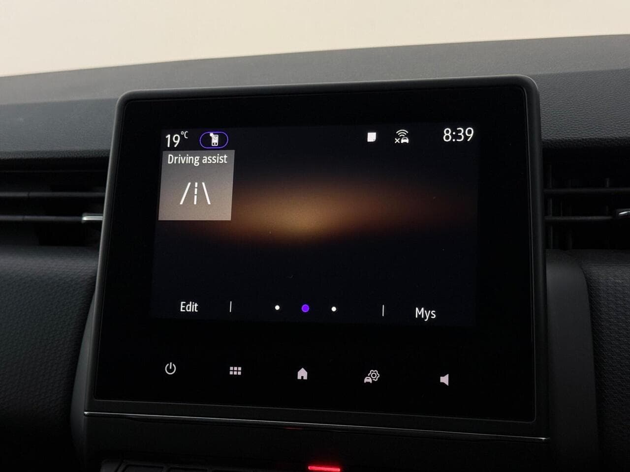 Renault Clio thumbnail Infotainment System